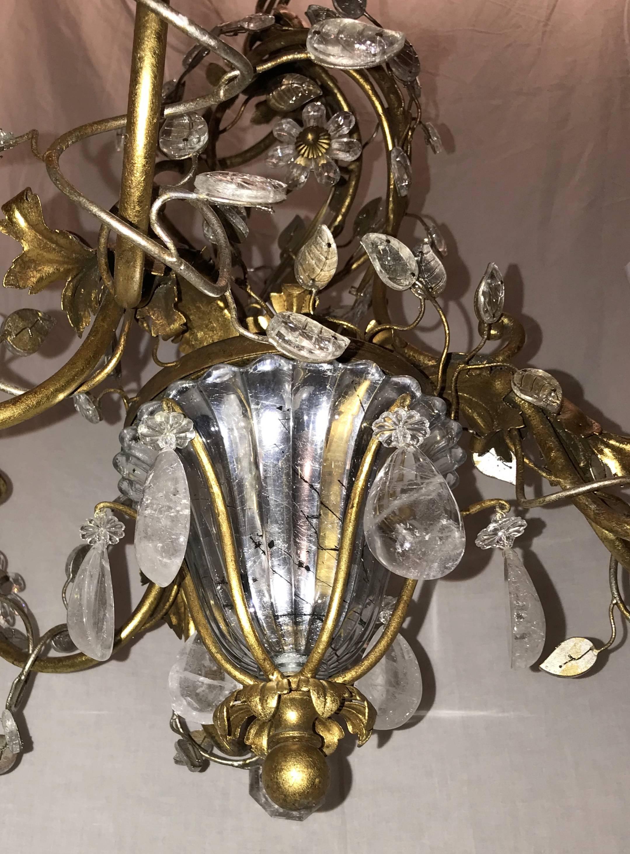 Magnifique lustre français Baguès doré à la feuille de cristal de roche. en vente 1
