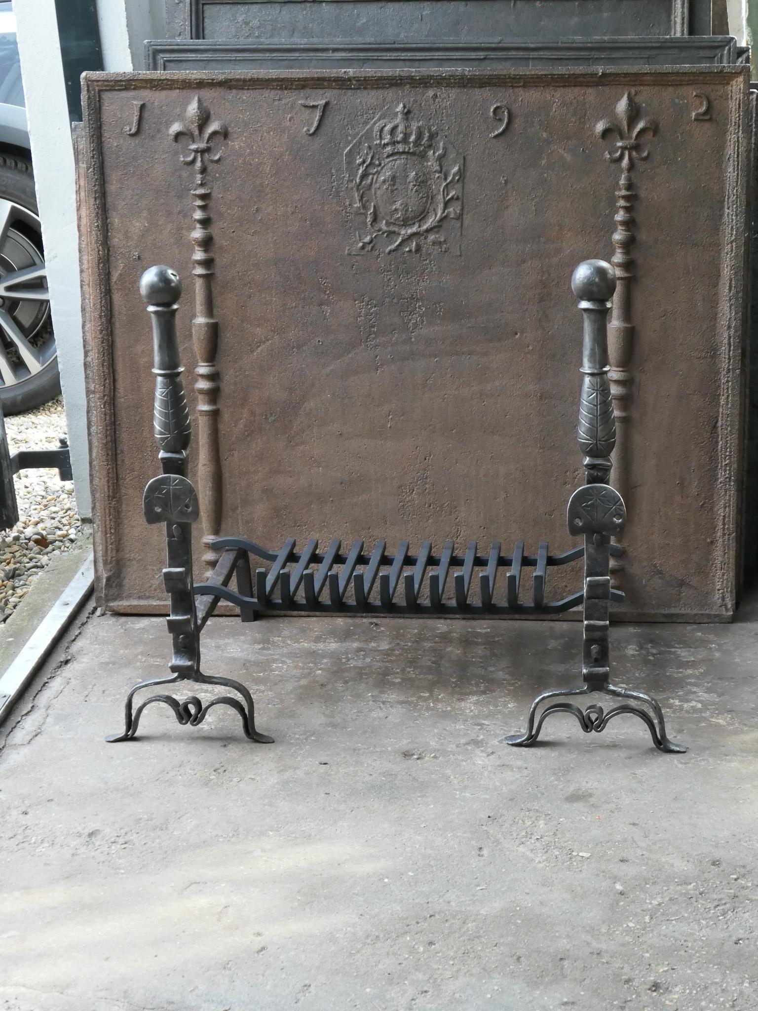 Beautiful French Gothic Fireplace Grate or Fire Basket, 17th Century In Good Condition For Sale In Amerongen, NL