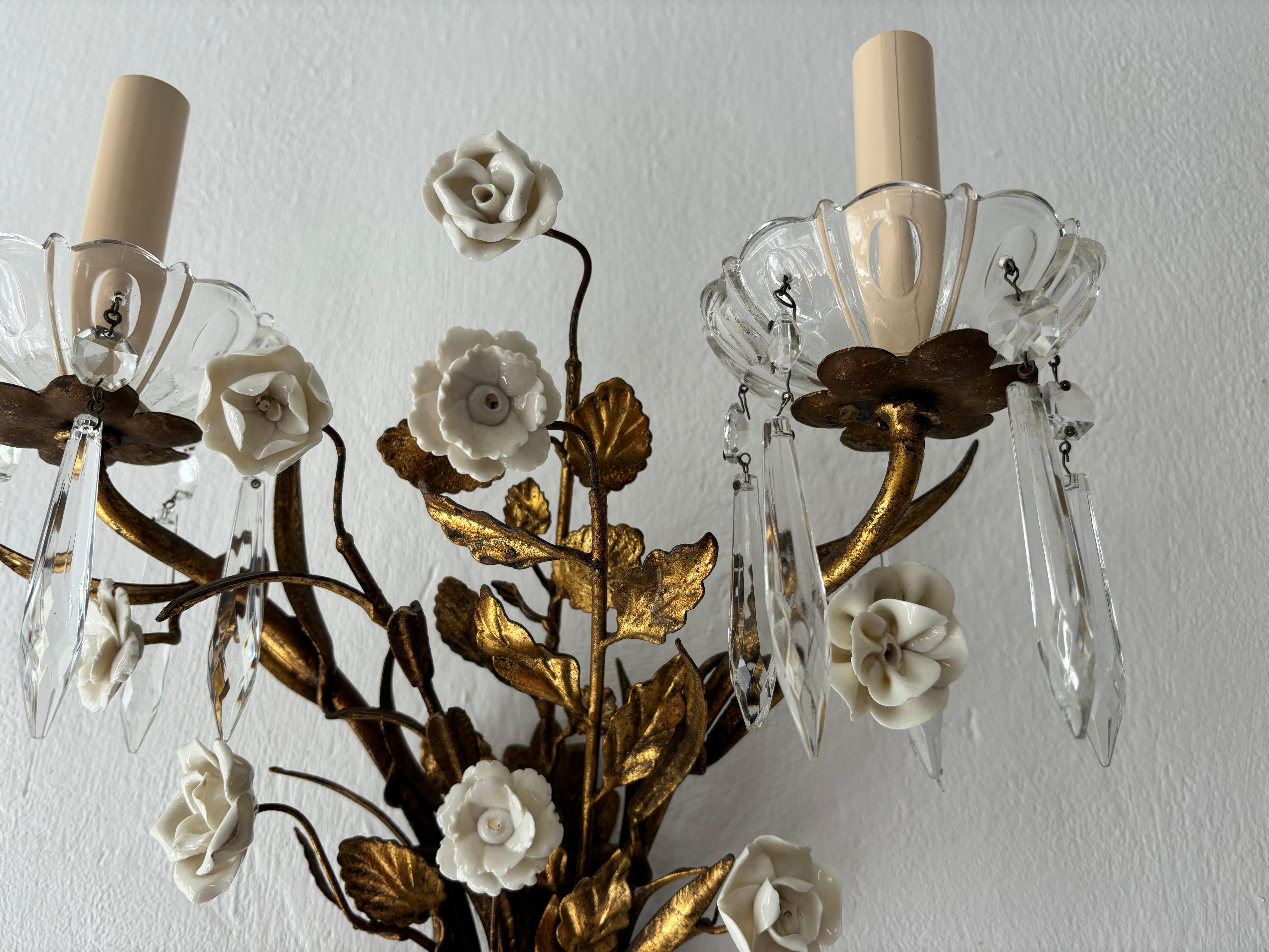 Early 20th Century Beautiful French Heavy Gold Tole Sconces with White Porcelain Flowers, 1920s For Sale