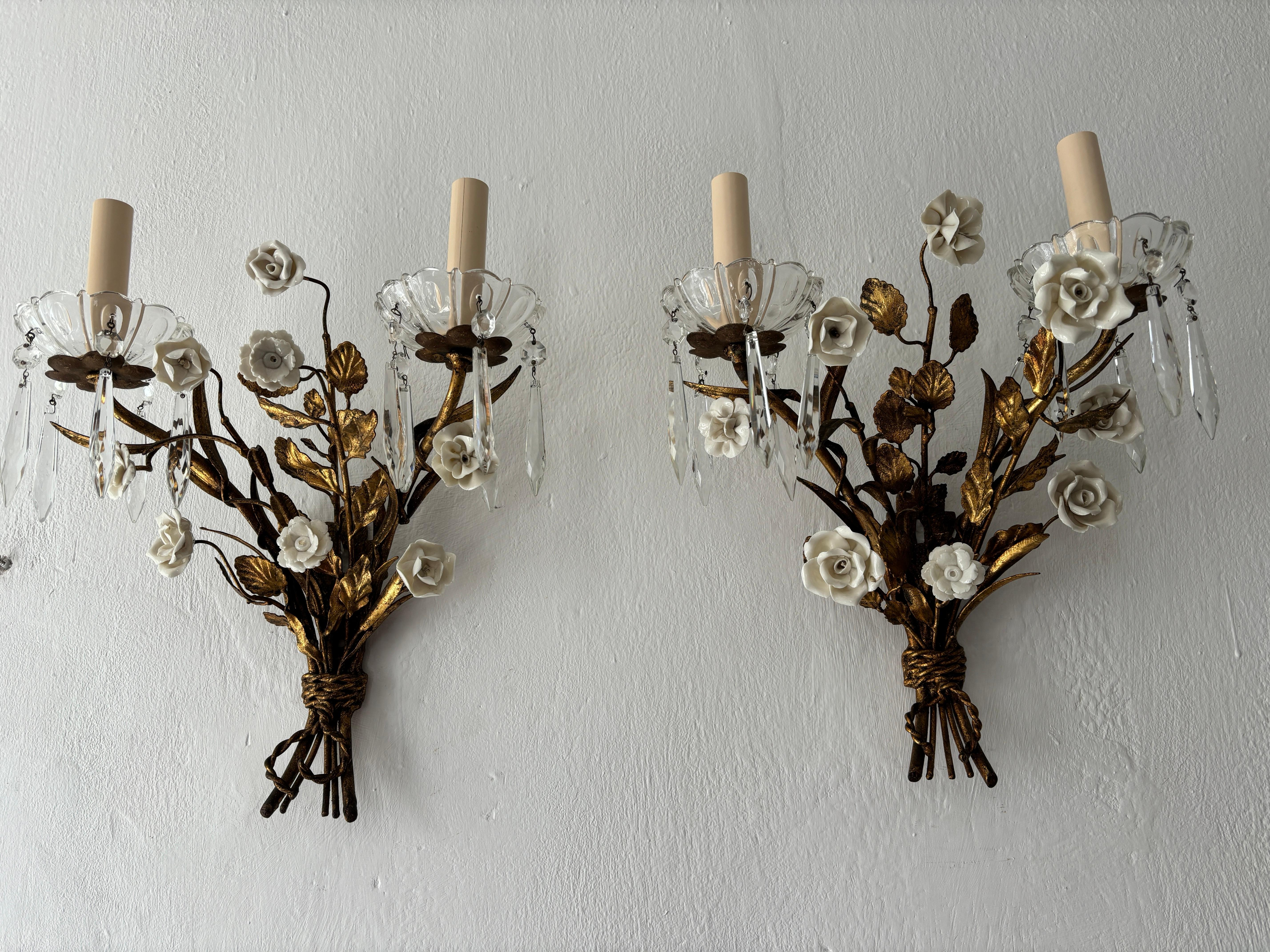 Beautiful French Heavy Gold Tole Sconces with White Porcelain Flowers, 1920s For Sale 4