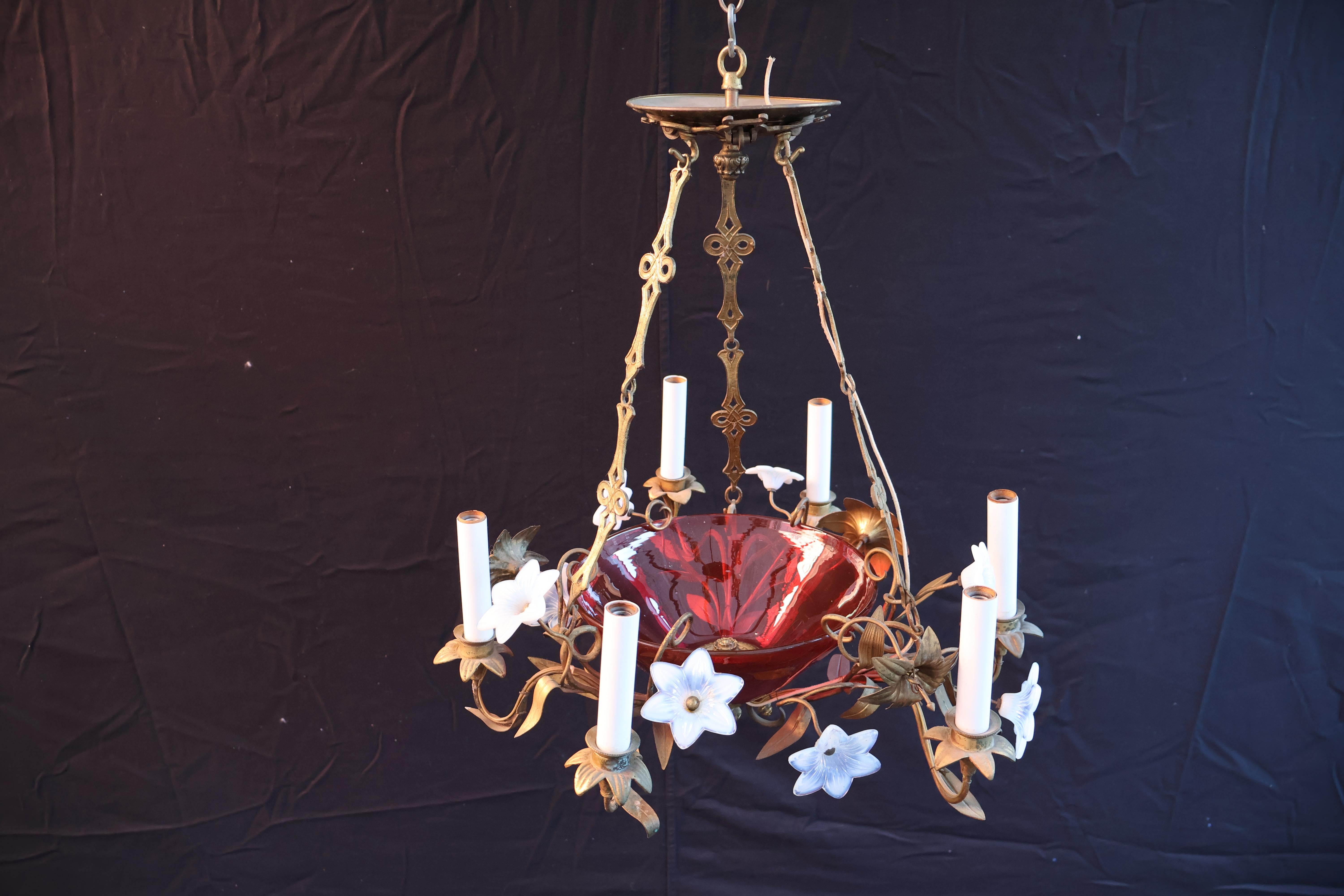 Preciosa lámpara de araña francesa de finales del siglo XIX en Bueno estado para la venta en Los Angeles, CA