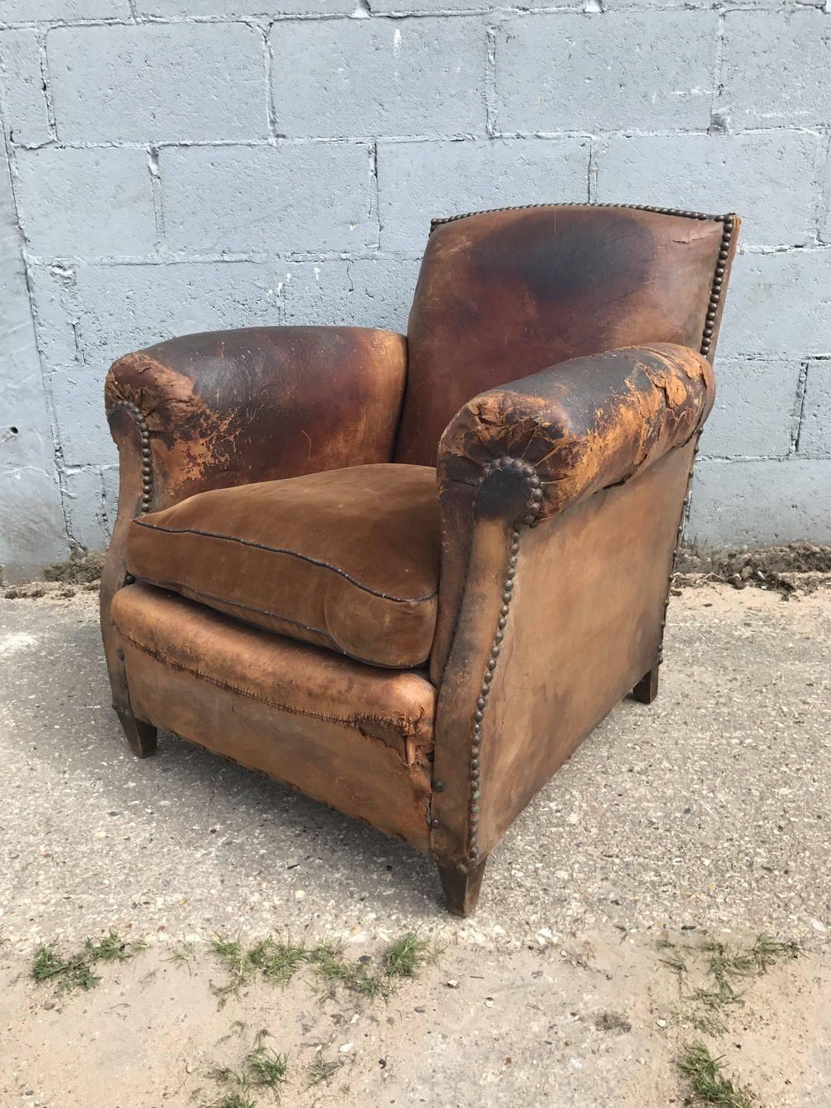 Here we have a beautiful French leather club chair from the very early 1900s. In fantastic worn condition.






































 