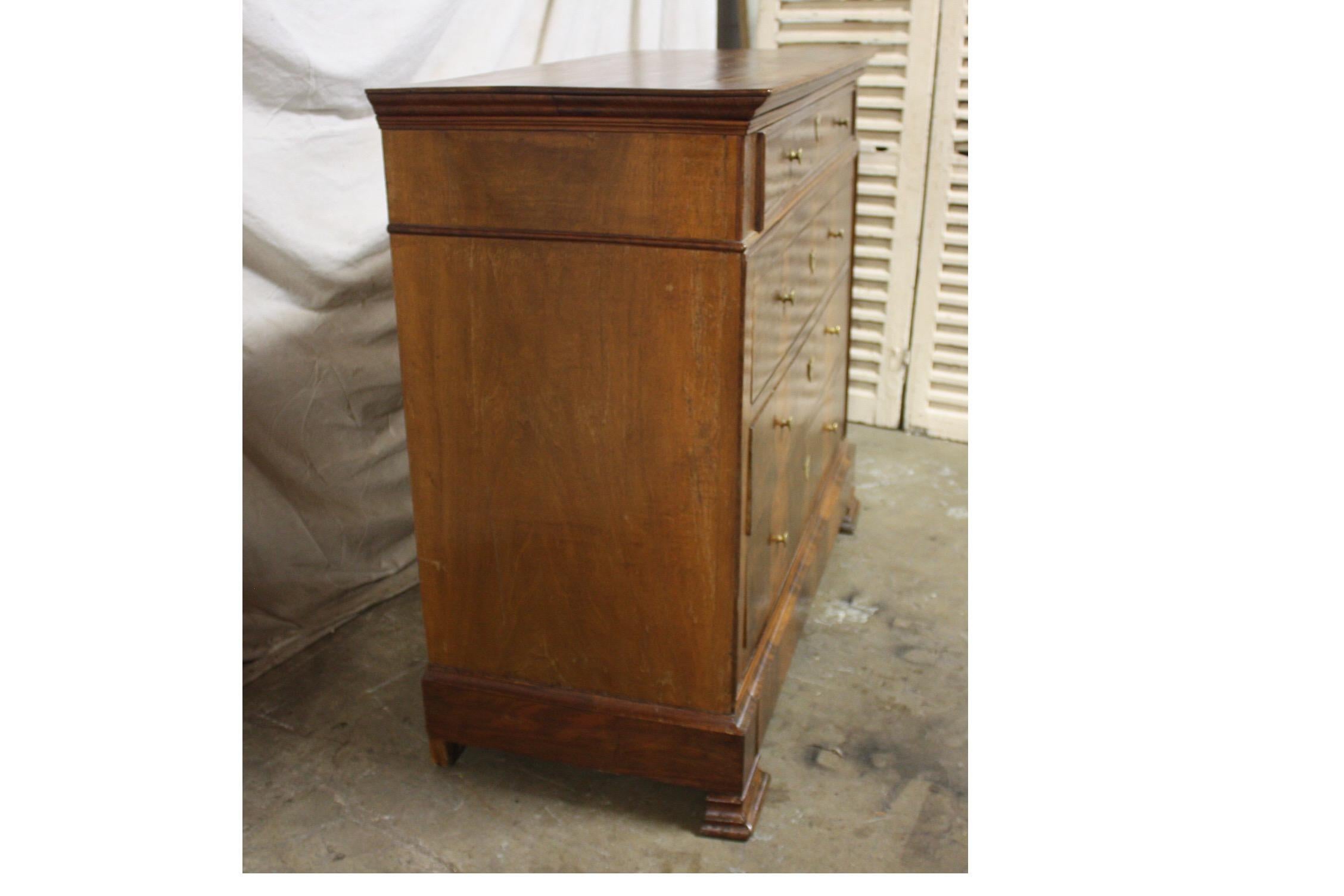 Beautiful French Louis-Philippe Flamed Walnut Chest In Good Condition In Stockbridge, GA