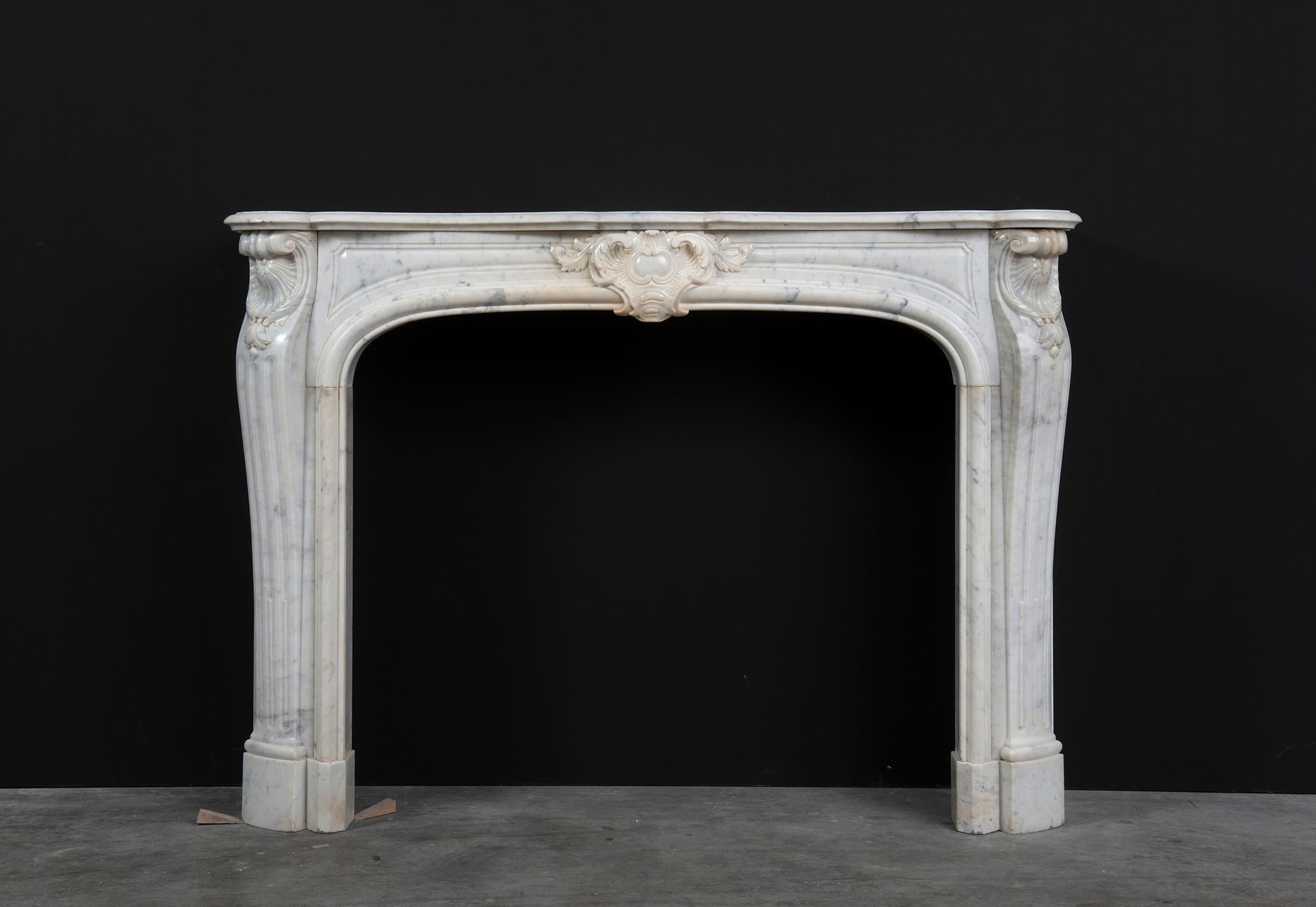 Antique Louis XV fireplace mantel in Carrara white marble.
Beautiful Antique Louis XV fireplace mantel.

Very fine carved early 19th century Louis XV mantelpiece from Paris.
Beautiful decorative piece, nice proportioned.


The serpentine