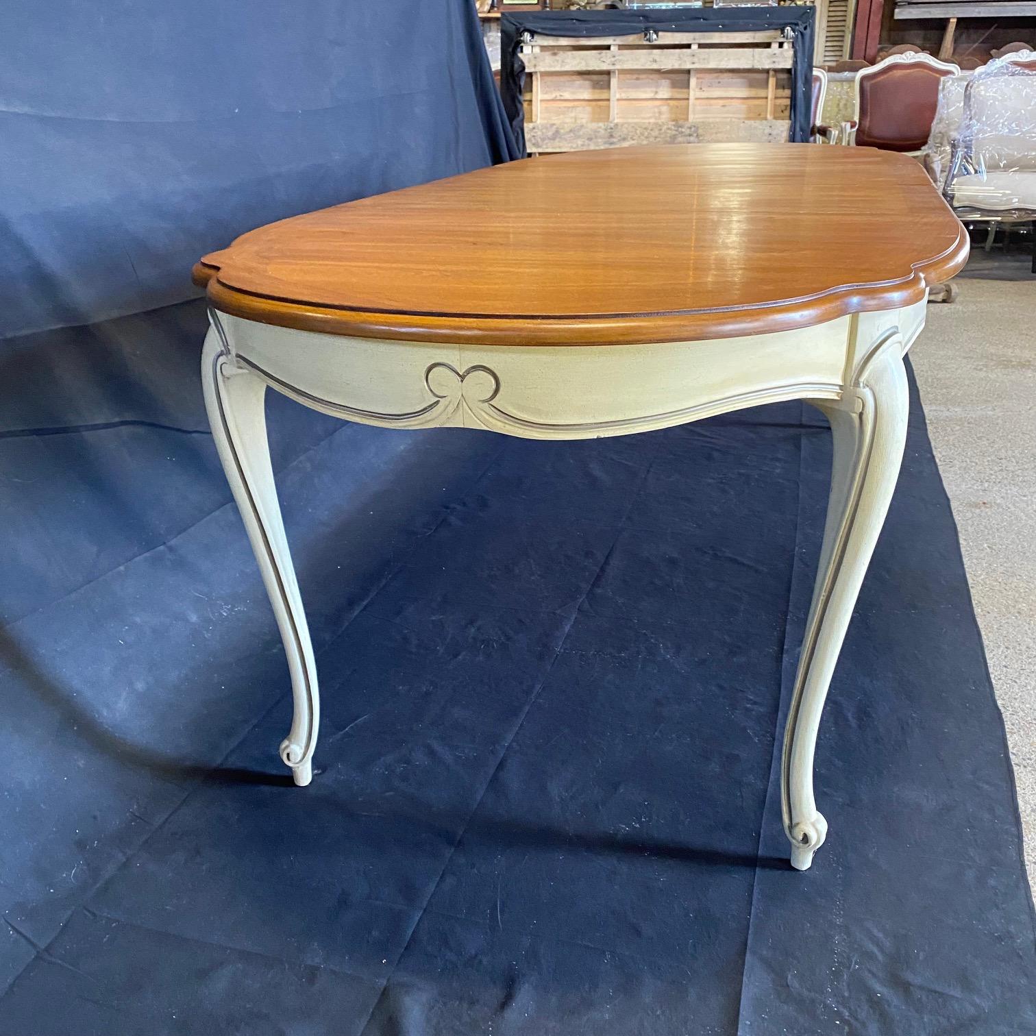 Beautiful French Louis XV Style Midcentury Walnut Dining Table For Sale 5