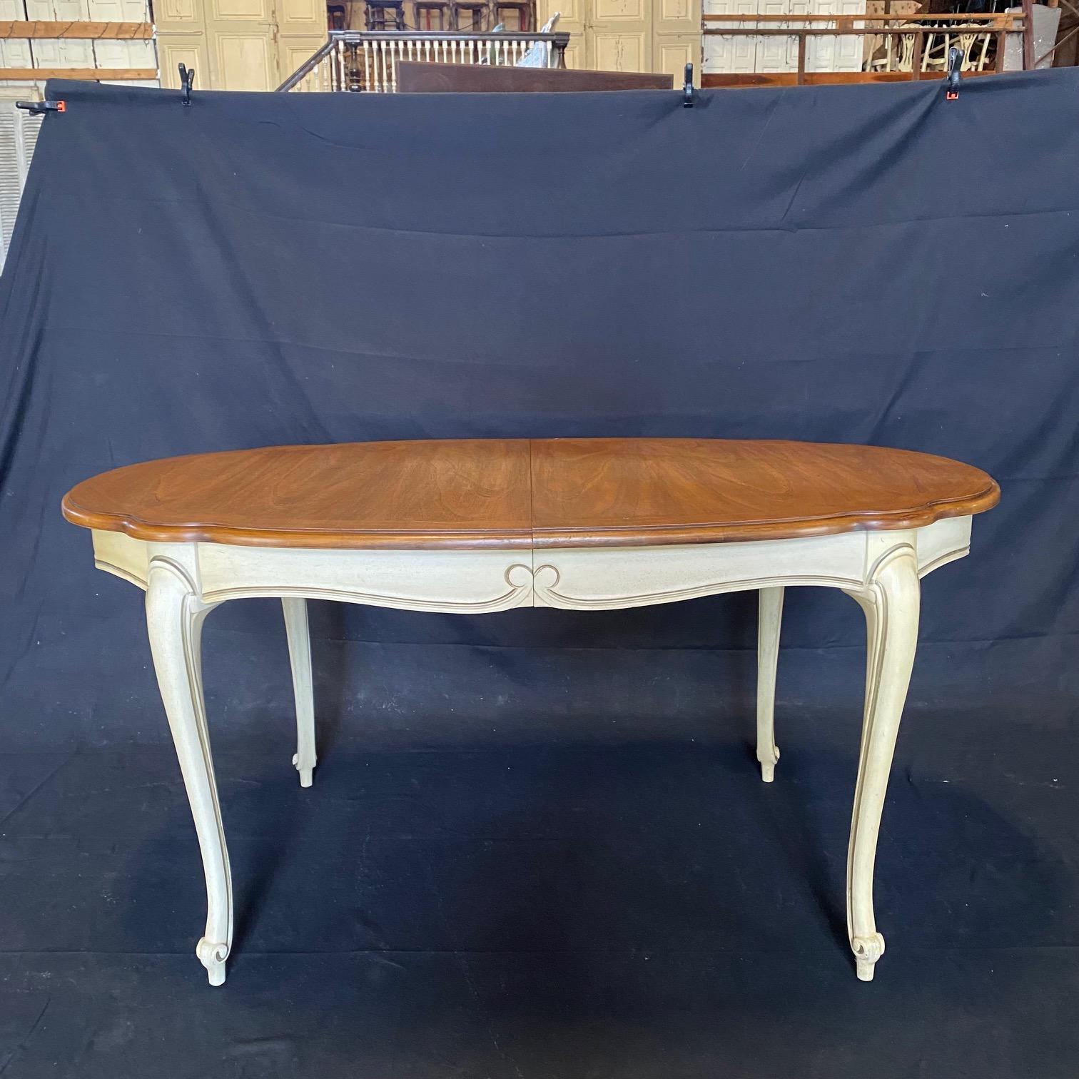 American Beautiful French Louis XV Style Midcentury Walnut Dining Table For Sale