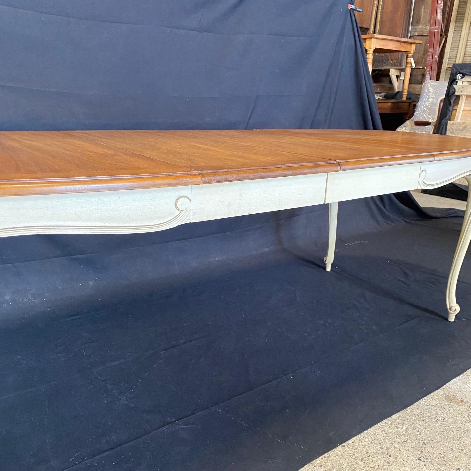 Mid-20th Century Beautiful French Louis XV Style Midcentury Walnut Dining Table For Sale