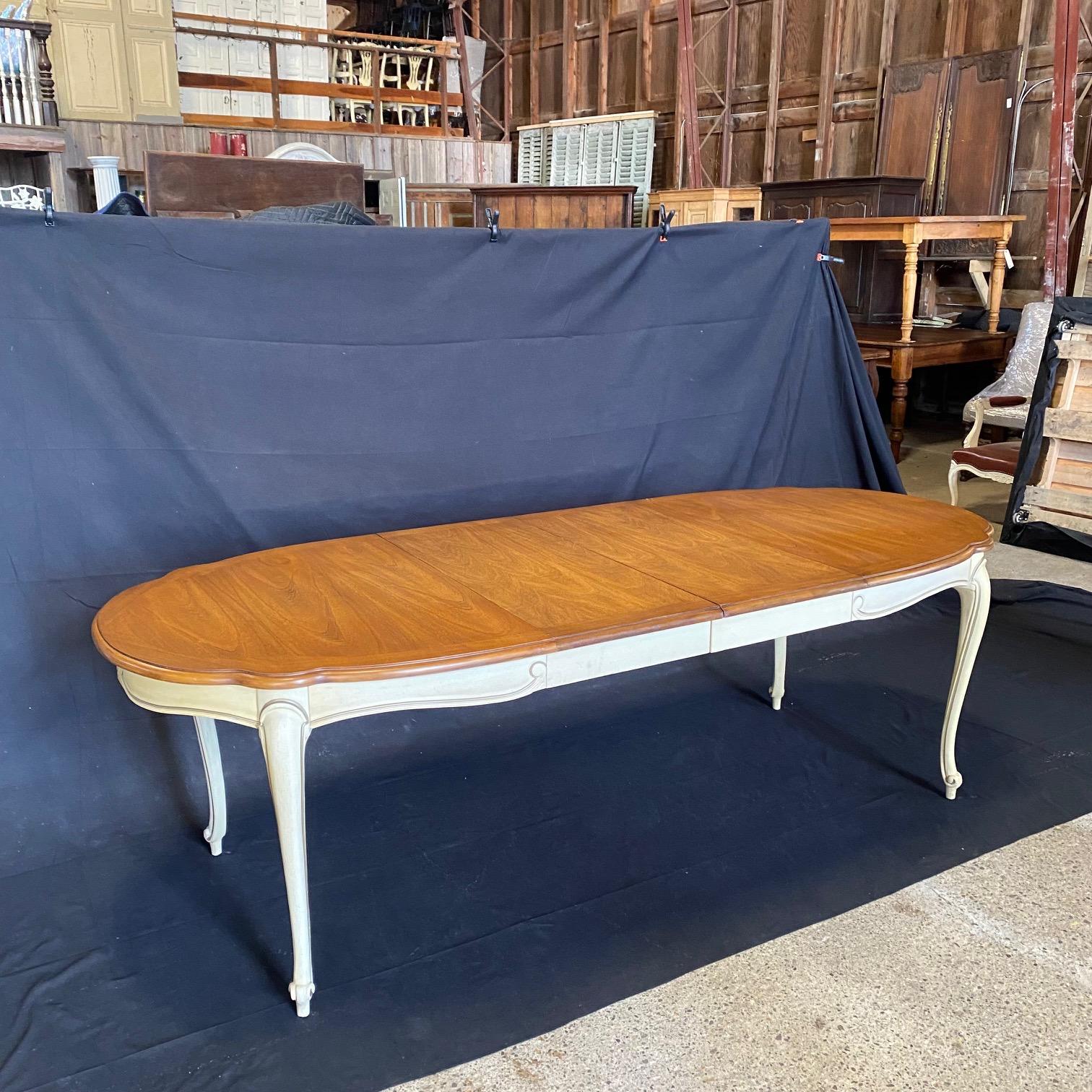 Beautiful French Louis XV Style Midcentury Walnut Dining Table For Sale 1