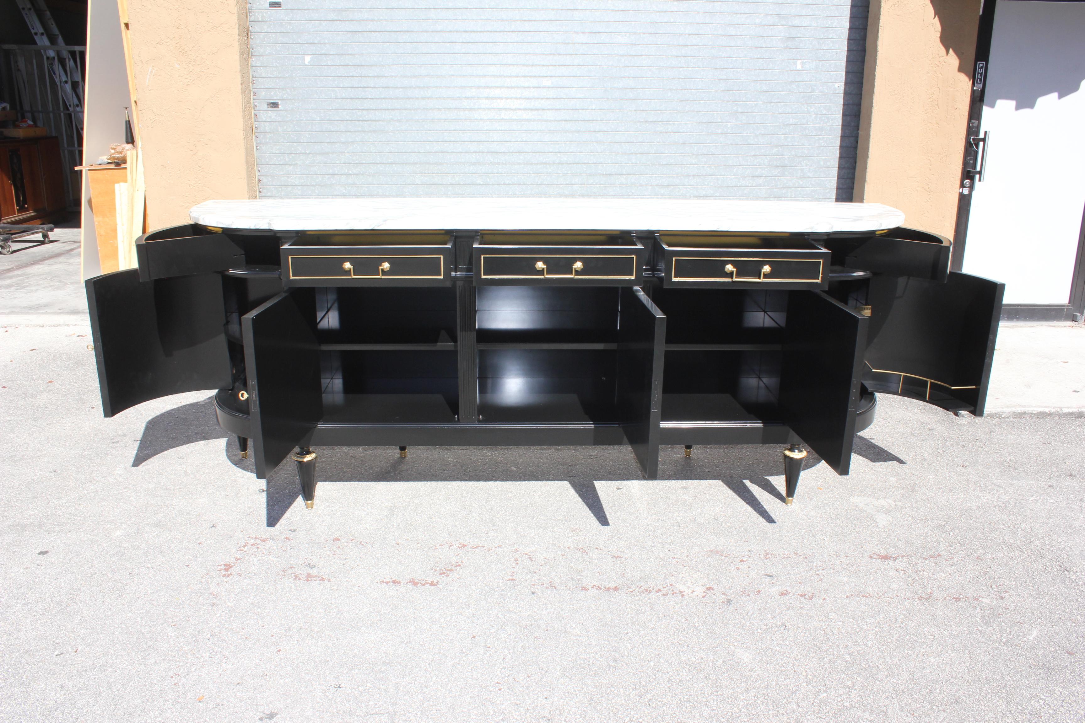 Beautiful Antique Sideboard or Buffet, circa 1910s In Good Condition In Hialeah, FL