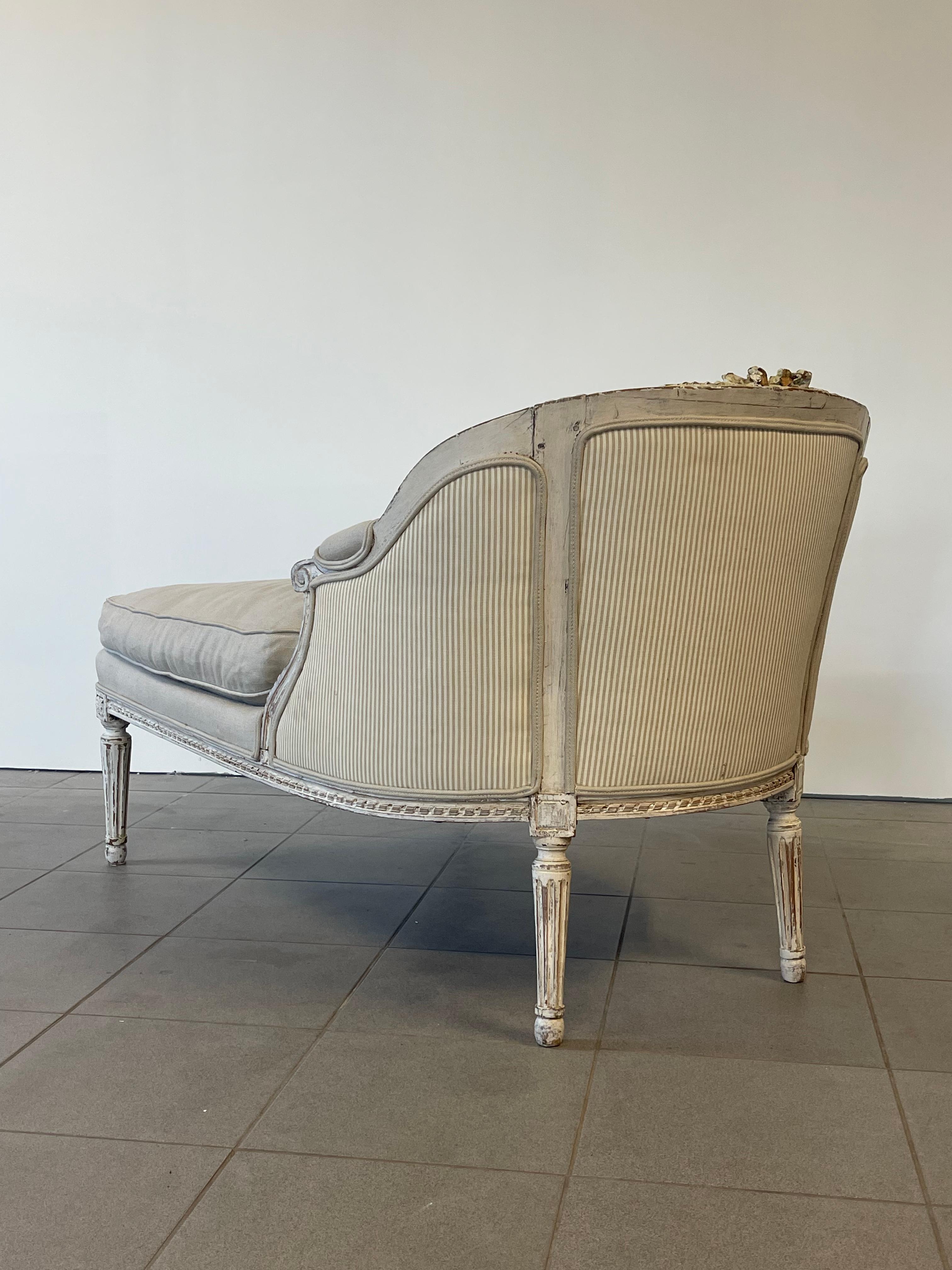French Provincial Beautiful French Louis XVI Chaise Longue Upholstered in Thick Linen