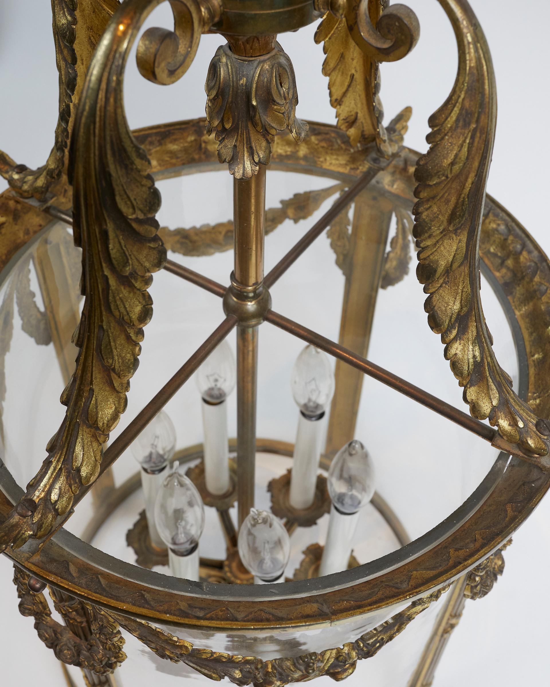 Beautiful French Louis XVI Style Gilt Bronze Circular Lantern In Good Condition For Sale In Montreal, QC