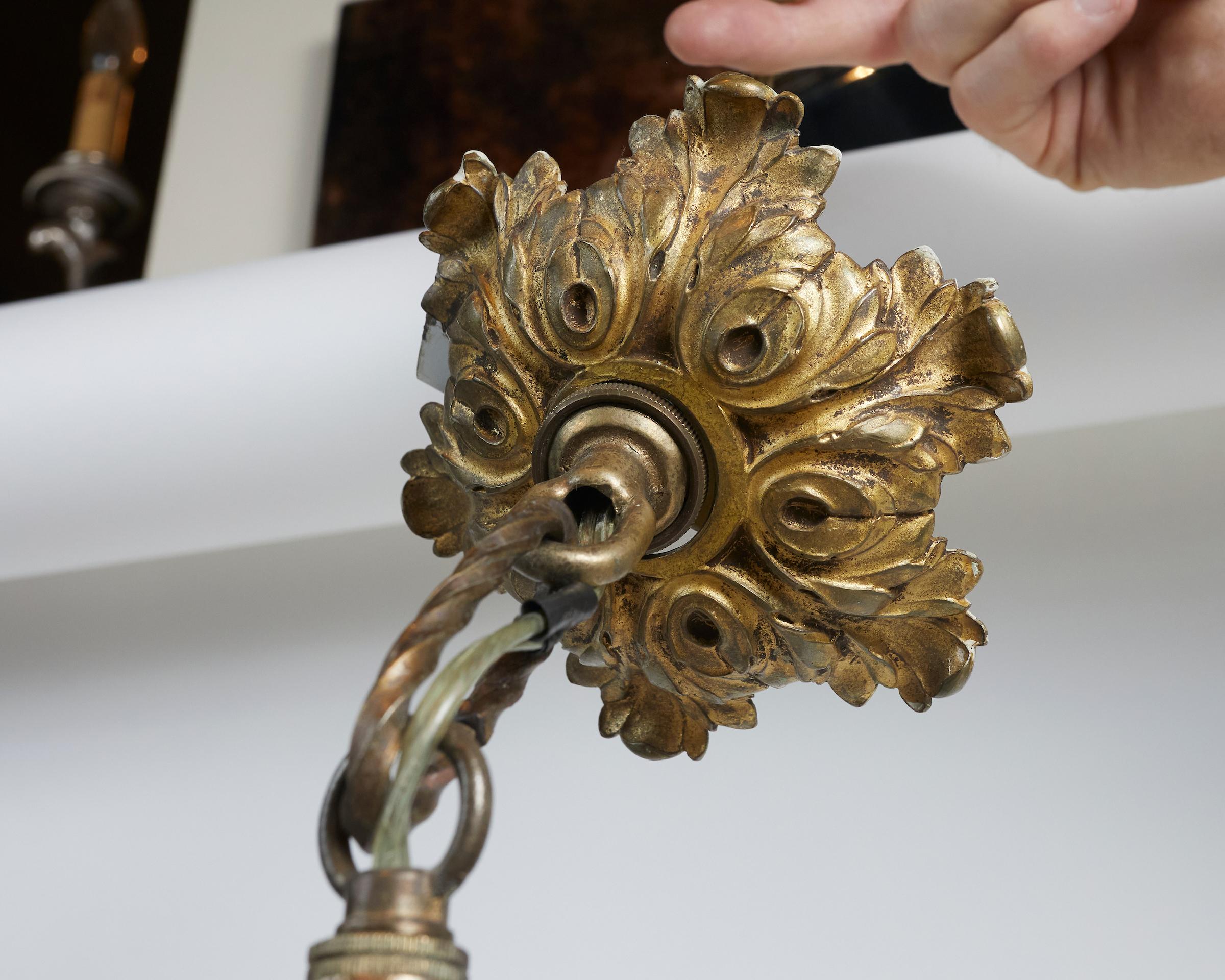 Runde französische Laterne aus vergoldeter Bronze im Louis-XVI.-Stil im Angebot 2