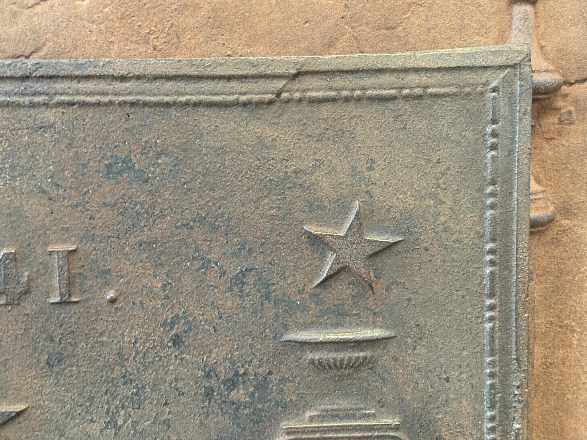 Ferro Bellissimo parafuoco neoclassico francese, datato 1841 in vendita