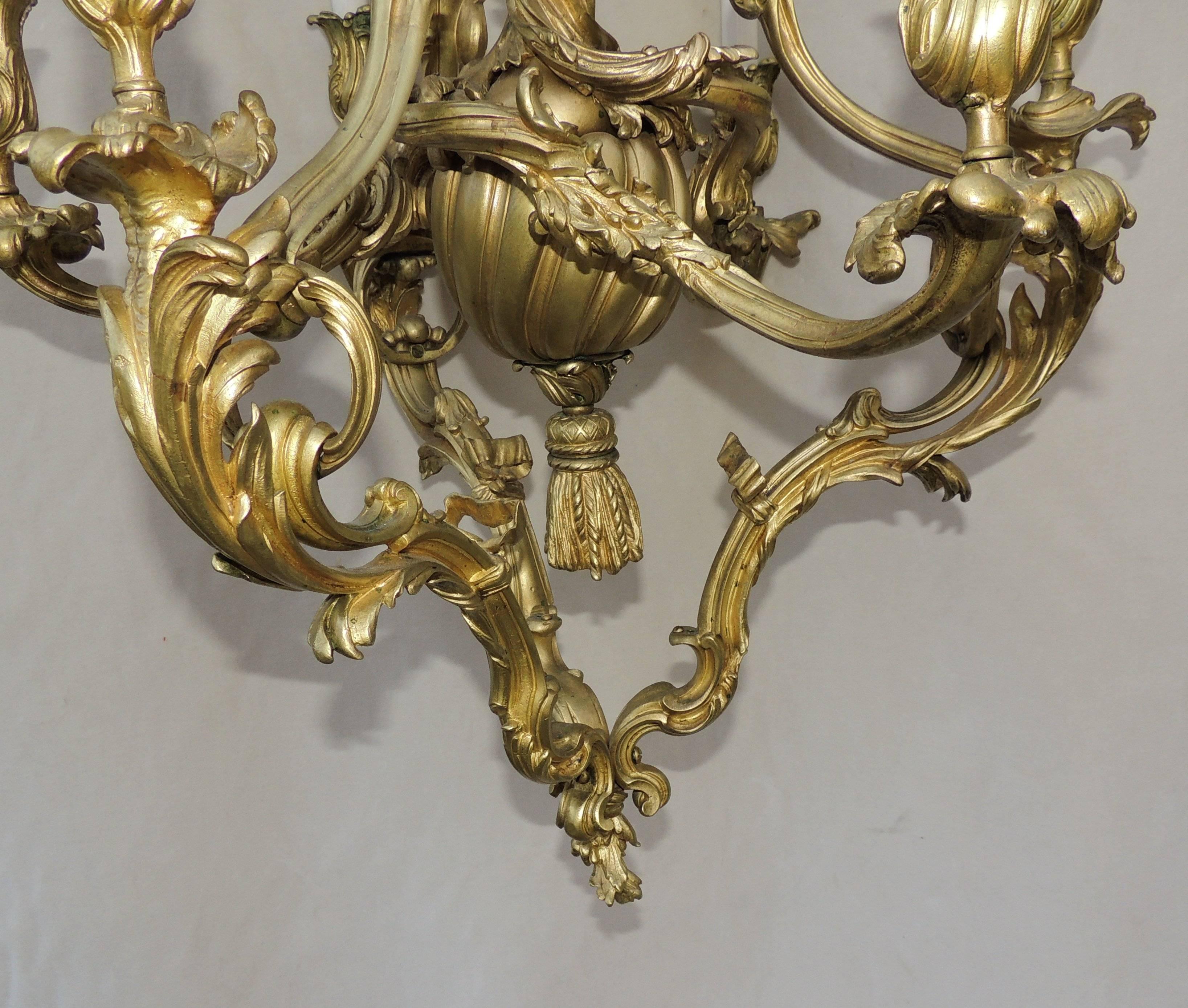 Début du 20ème siècle Magnifique lustre rococo français en bronze doré à six lumières avec pampilles. en vente