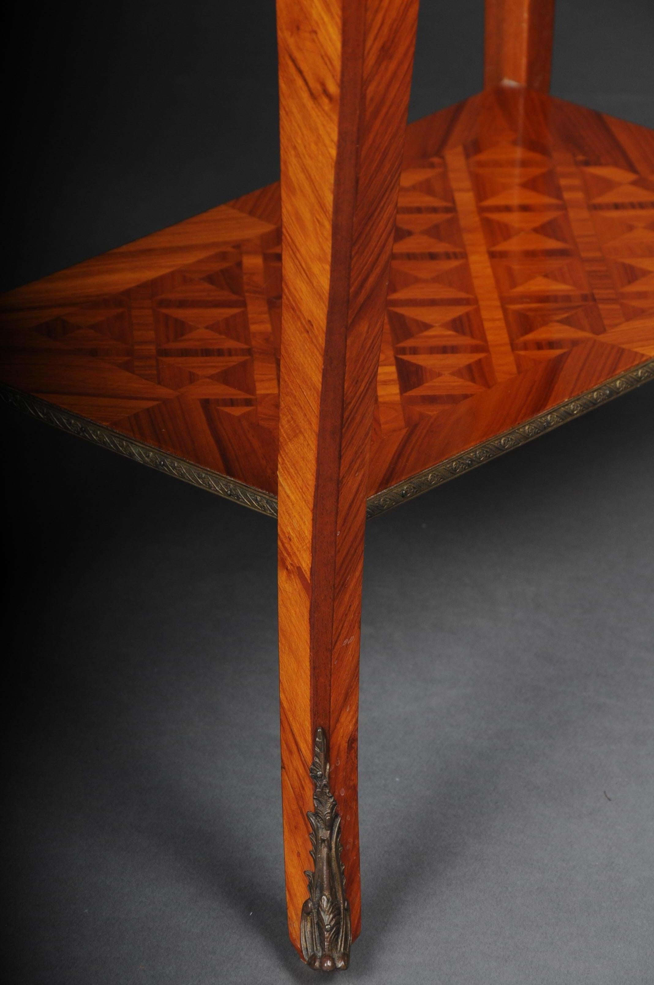 Magnifique table d'appoint française Louis XV, 20ème siècle en vente 3