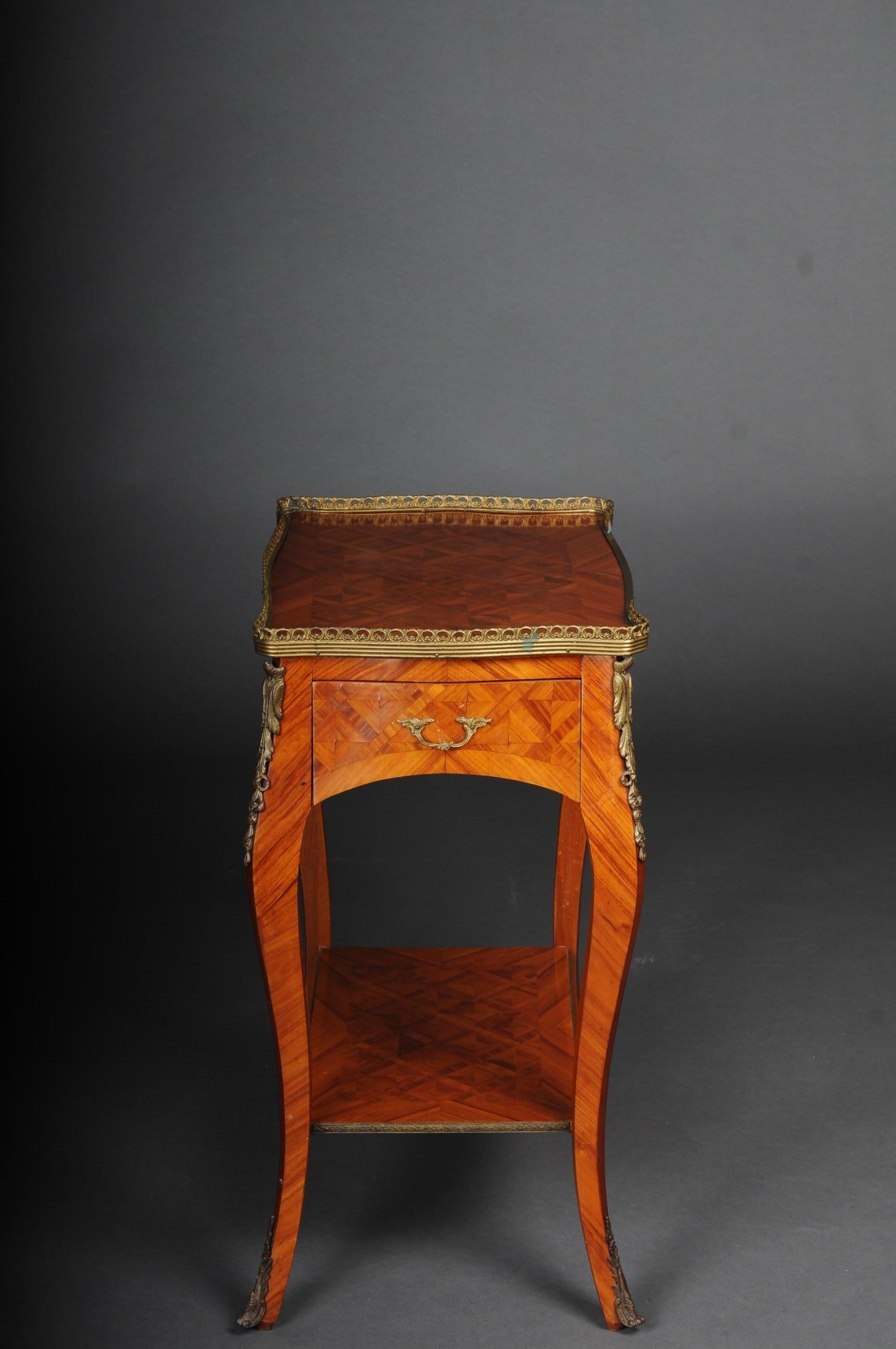 Magnifique table d'appoint française Louis XV, 20ème siècle en vente 4