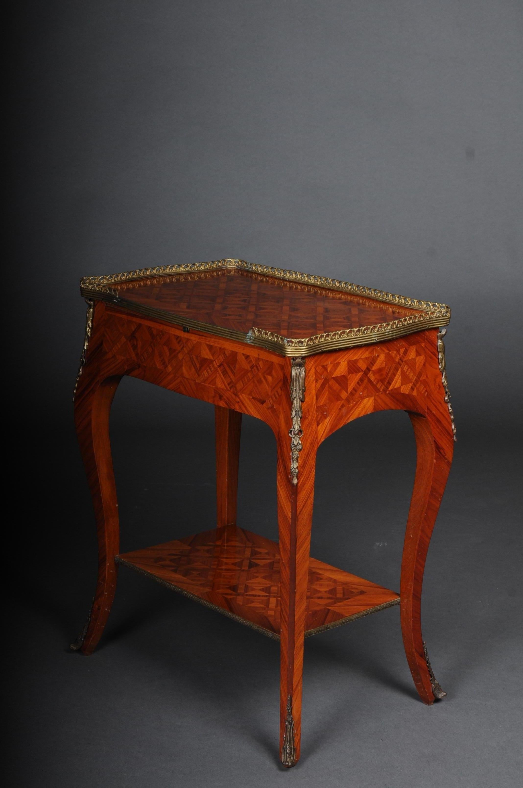 Magnifique table d'appoint française Louis XV, 20ème siècle en vente 6