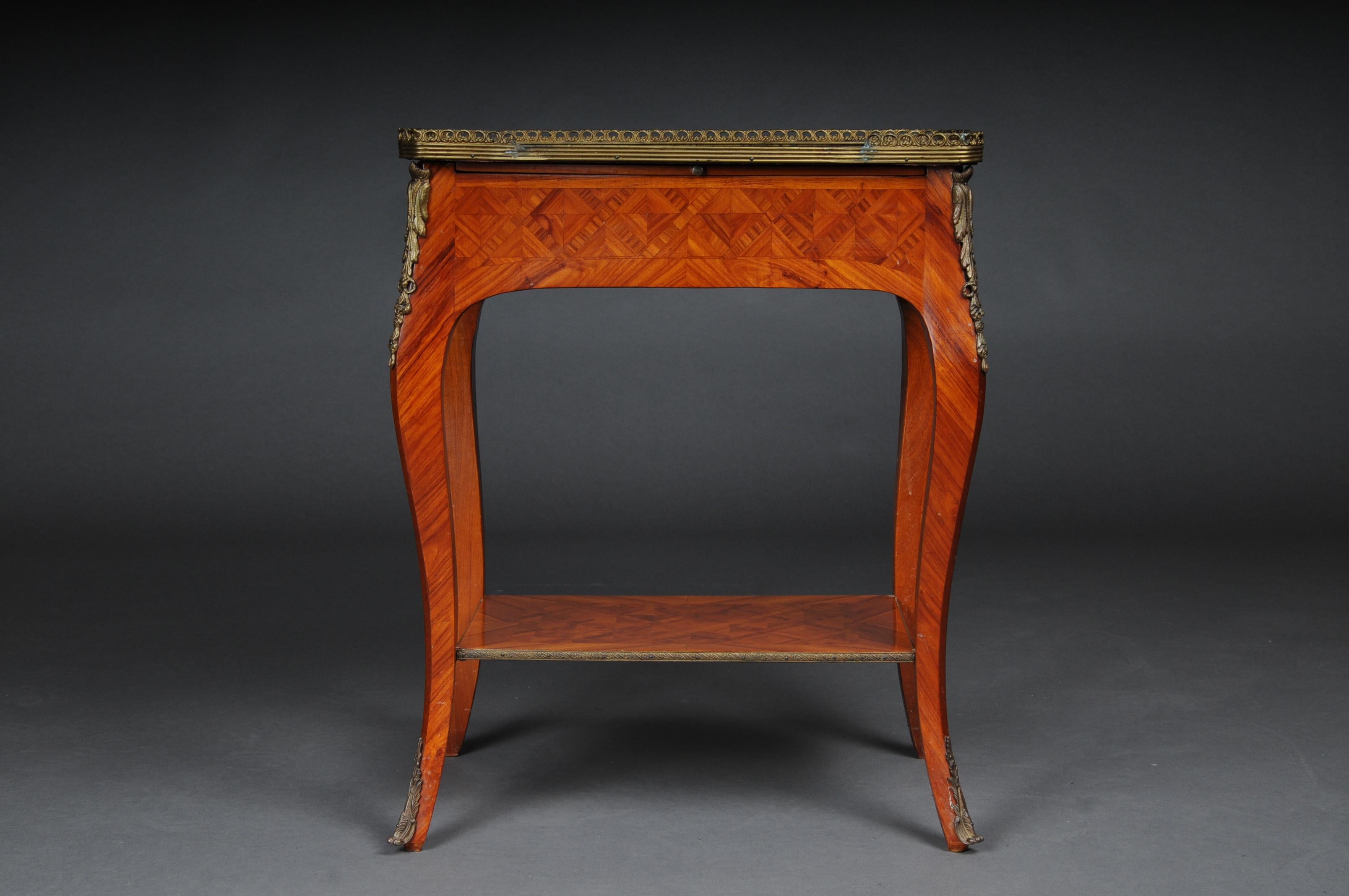 Magnifique table d'appoint française Louis XV, 20ème siècle Bon état - En vente à Berlin, DE