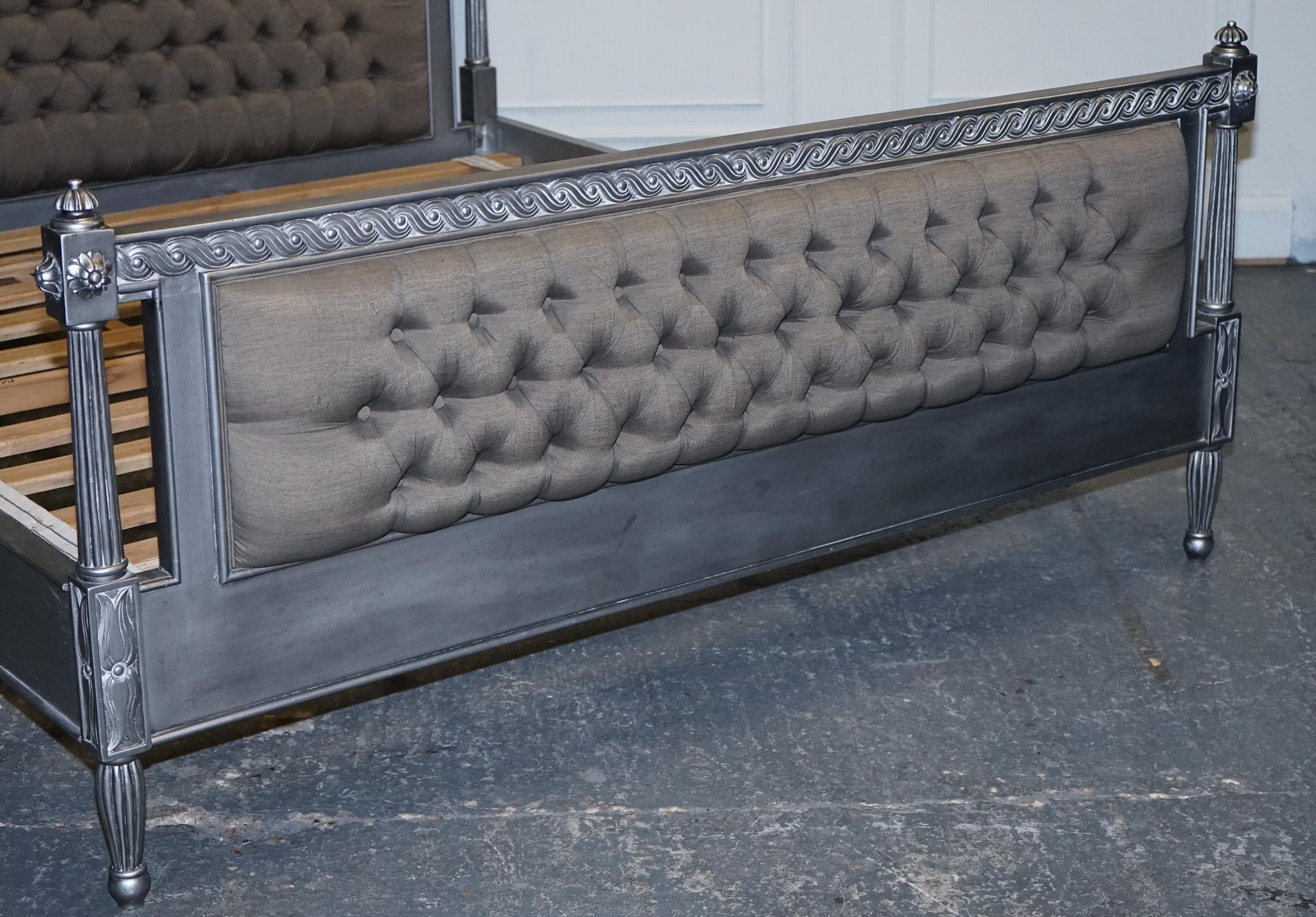 BEAU FRANÇAIS BUTTON BACKED KING SiZE WOODEN BED FRAME en vente 7