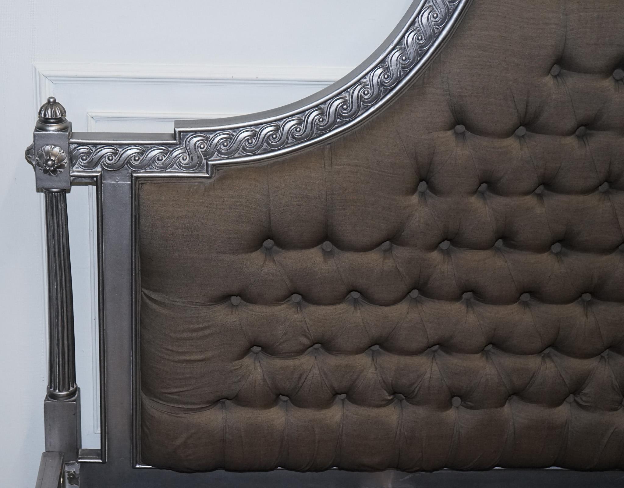 BEAU FRANÇAIS BUTTON BACKED KING SiZE WOODEN BED FRAME en vente 10