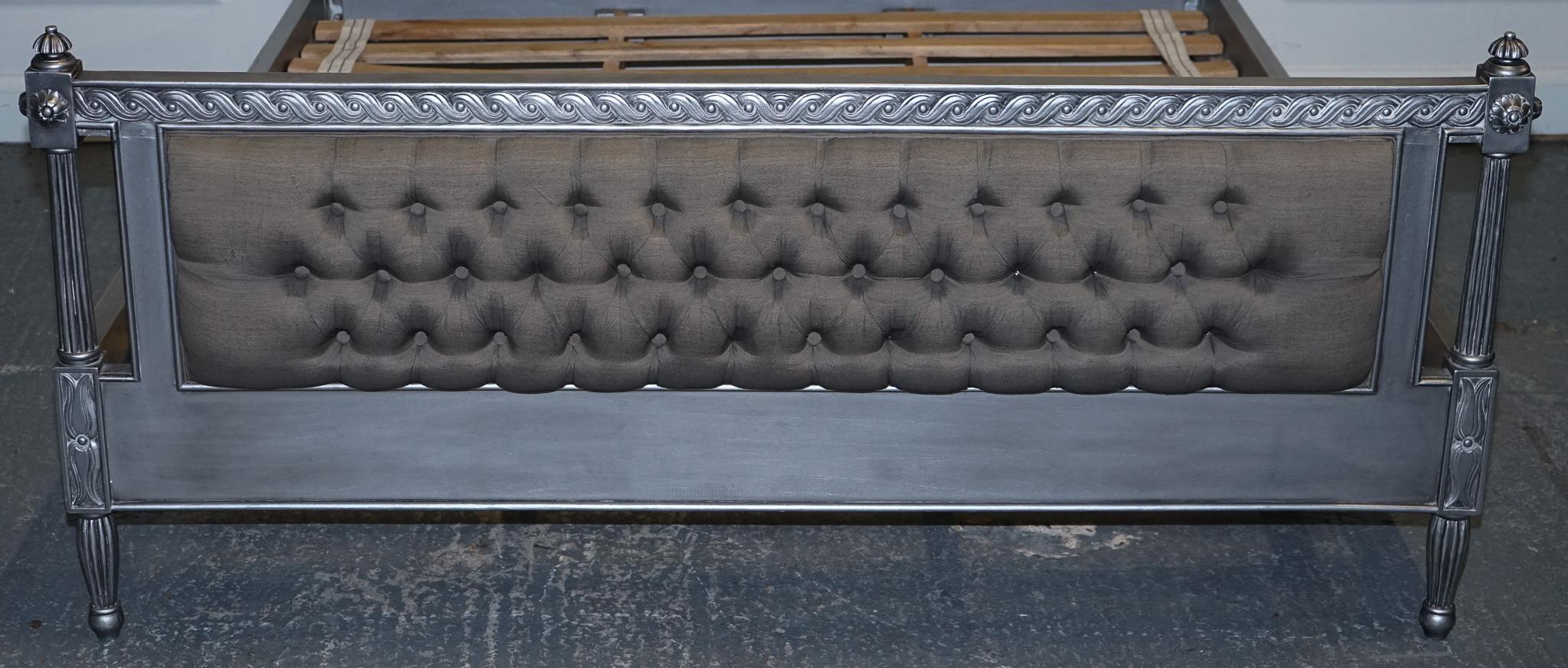 Britannique BEAU FRANÇAIS BUTTON BACKED KING SiZE WOODEN BED FRAME en vente