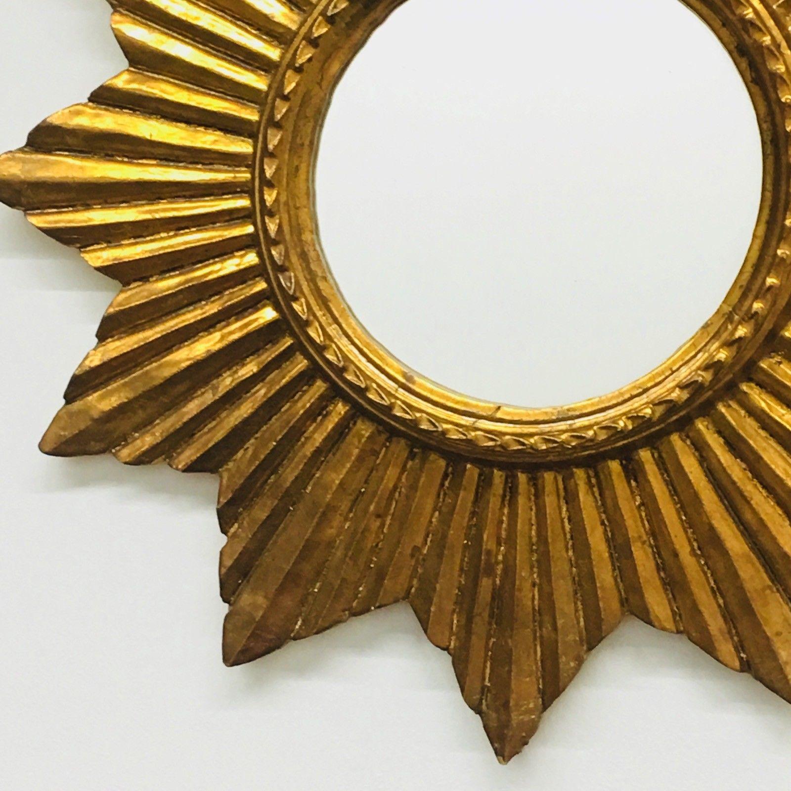 A gorgeous starburst mirror. Made of gilded wood and composition. With minor signs of wear as expected with age and use.
Obviously this item is not new, so please check all photos before purchase. It measures approximate 19
