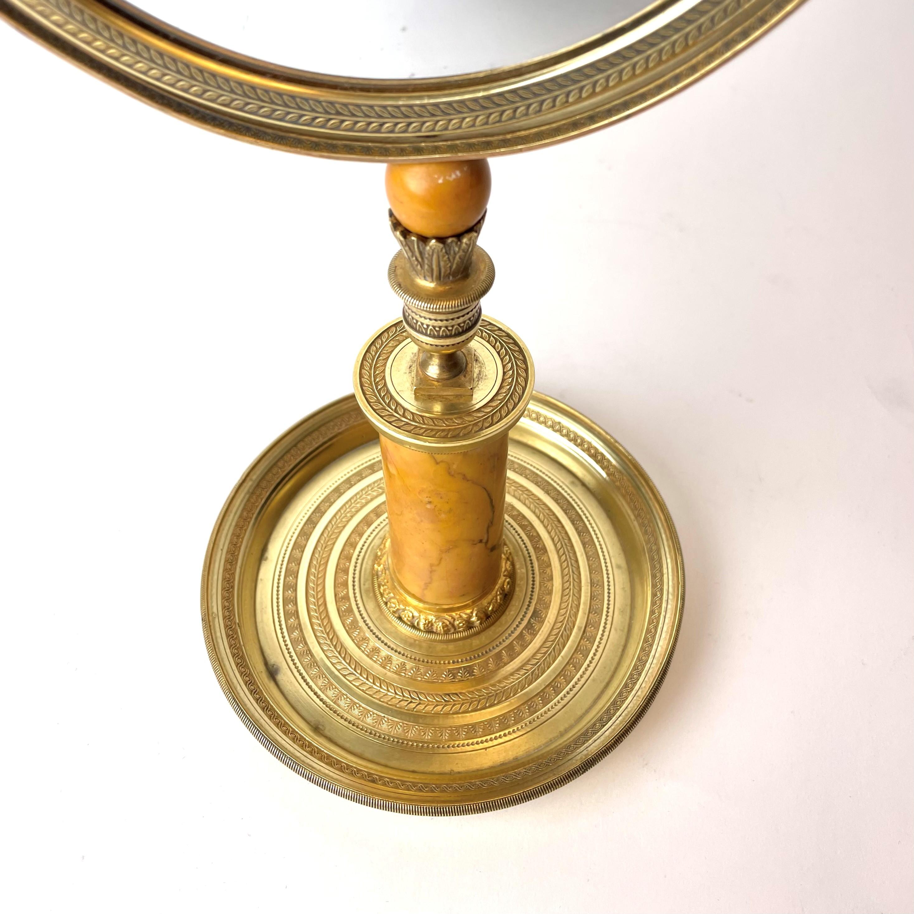 Schöner französischer Tischspiegel aus Bronze und Marmor, um 1830 im Zustand „Gut“ im Angebot in Knivsta, SE