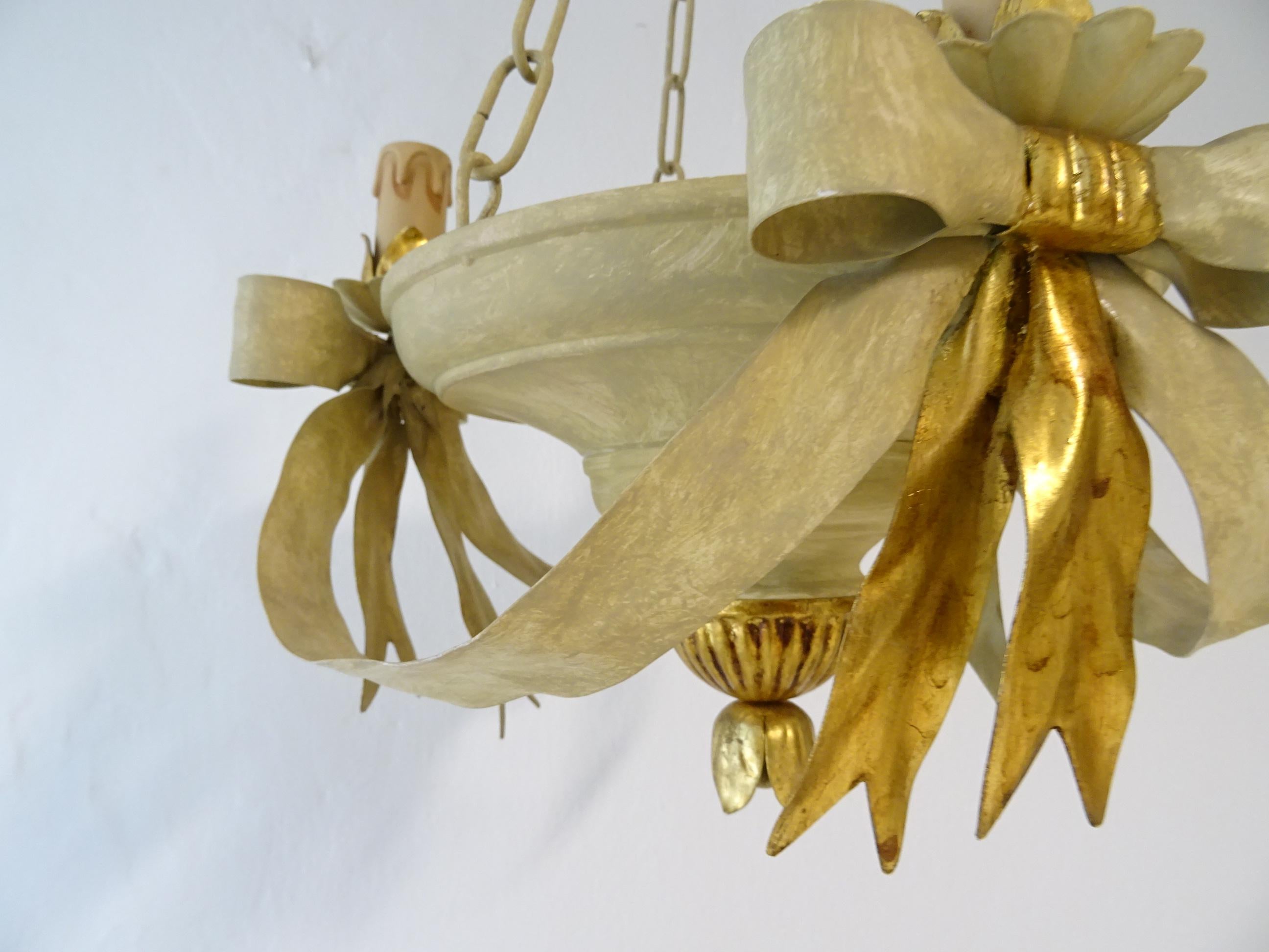 Beautiful French Tole Gold Bows Chandelier, circa 1940 Never Used In Excellent Condition In Modena (MO), Modena (Mo)