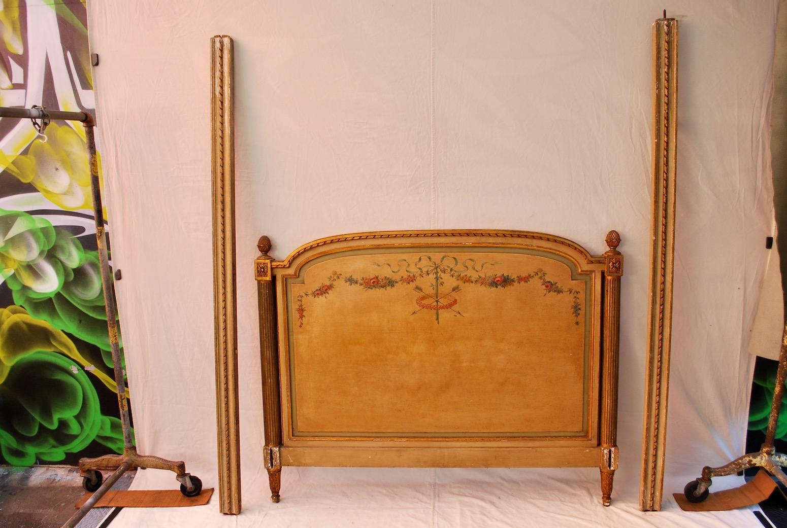 Schönes französisches Bett im Louis-XV-Stil der Jahrhundertwende im Zustand „Gut“ im Angebot in Los Angeles, CA