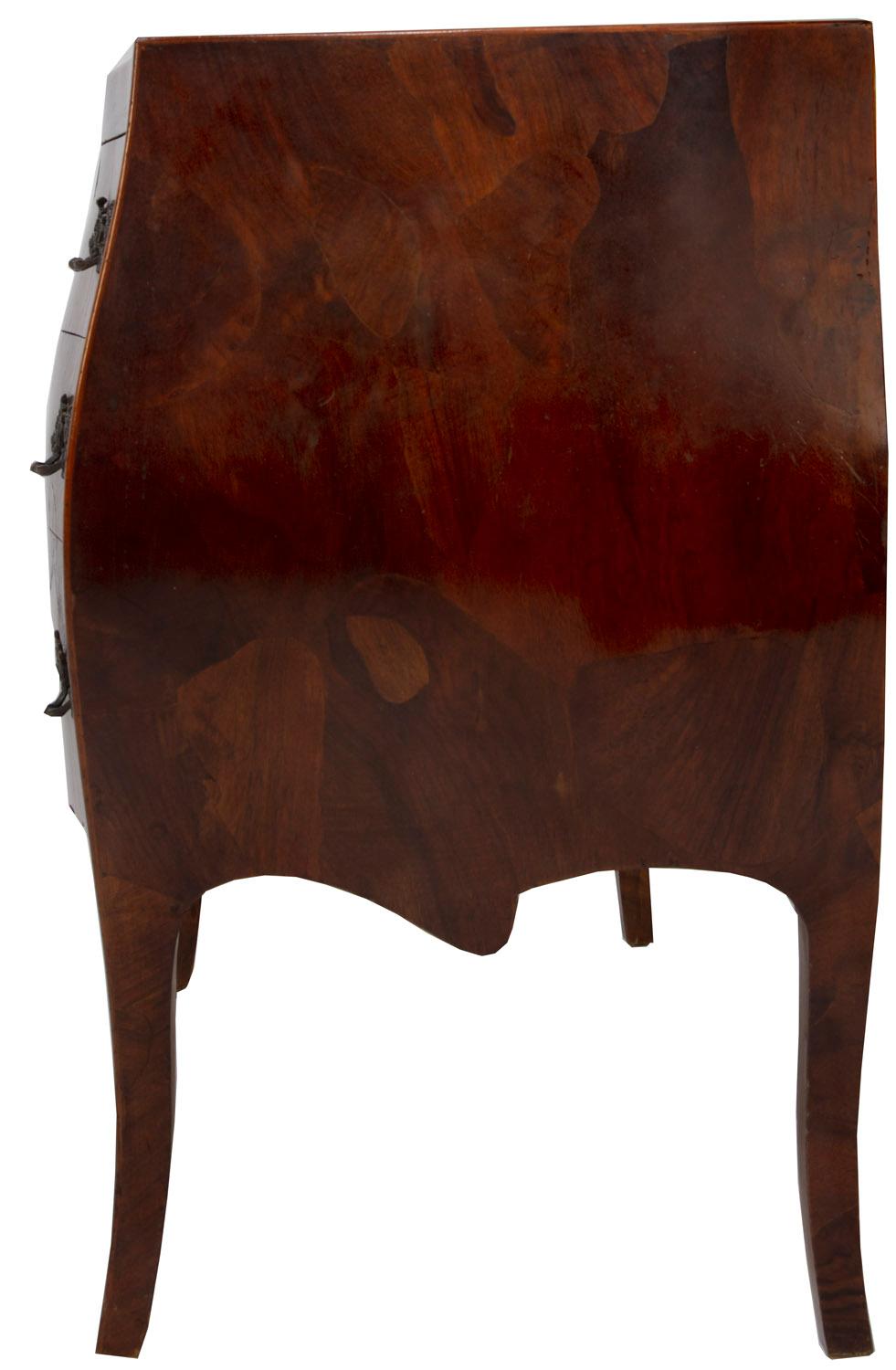 20th Century Beautiful Fruitwoods Italian Bombay Side Table For Sale