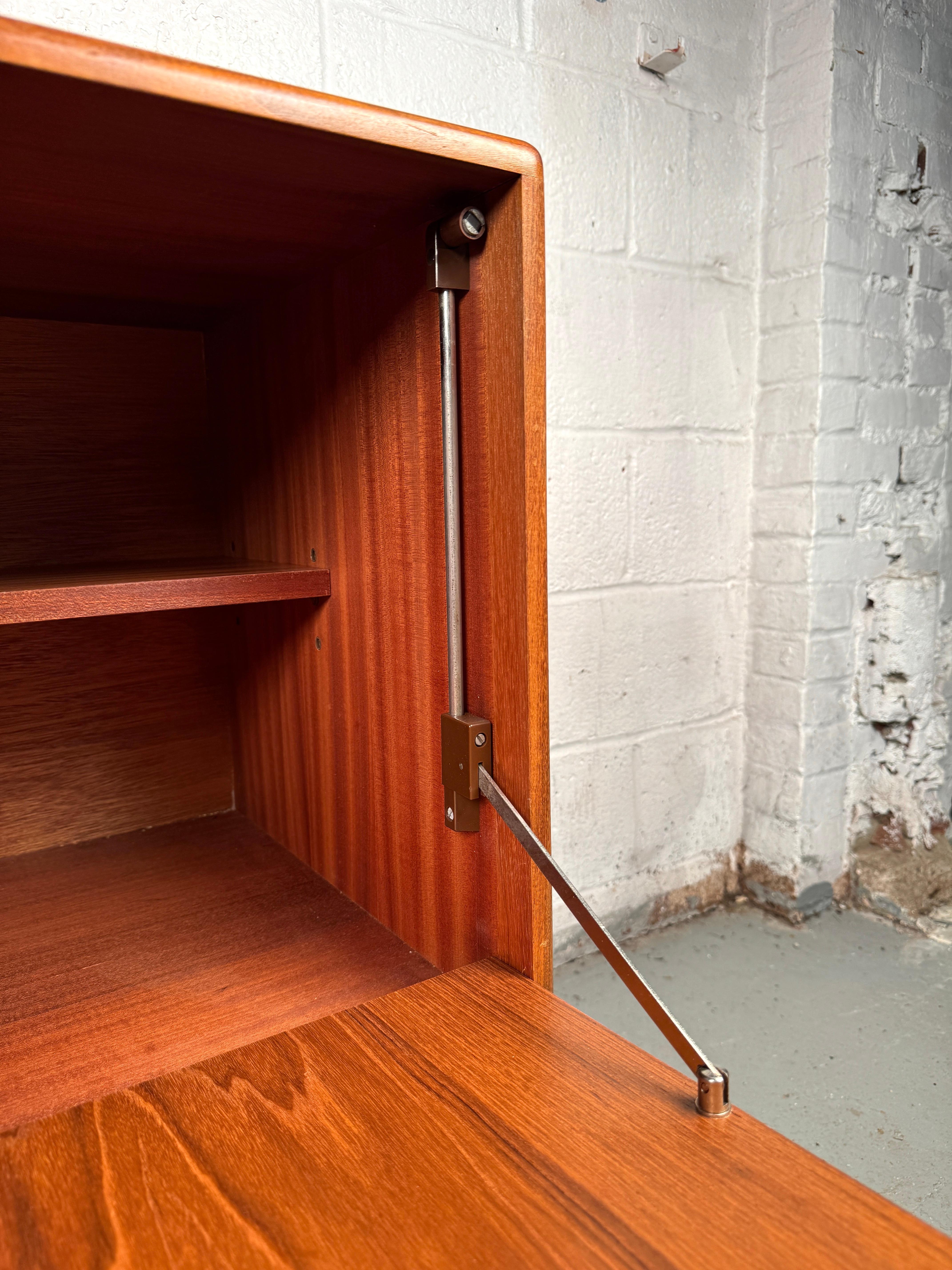 Splendida credenza G-Plan Brasilia in teak del Medioevo in vendita 7