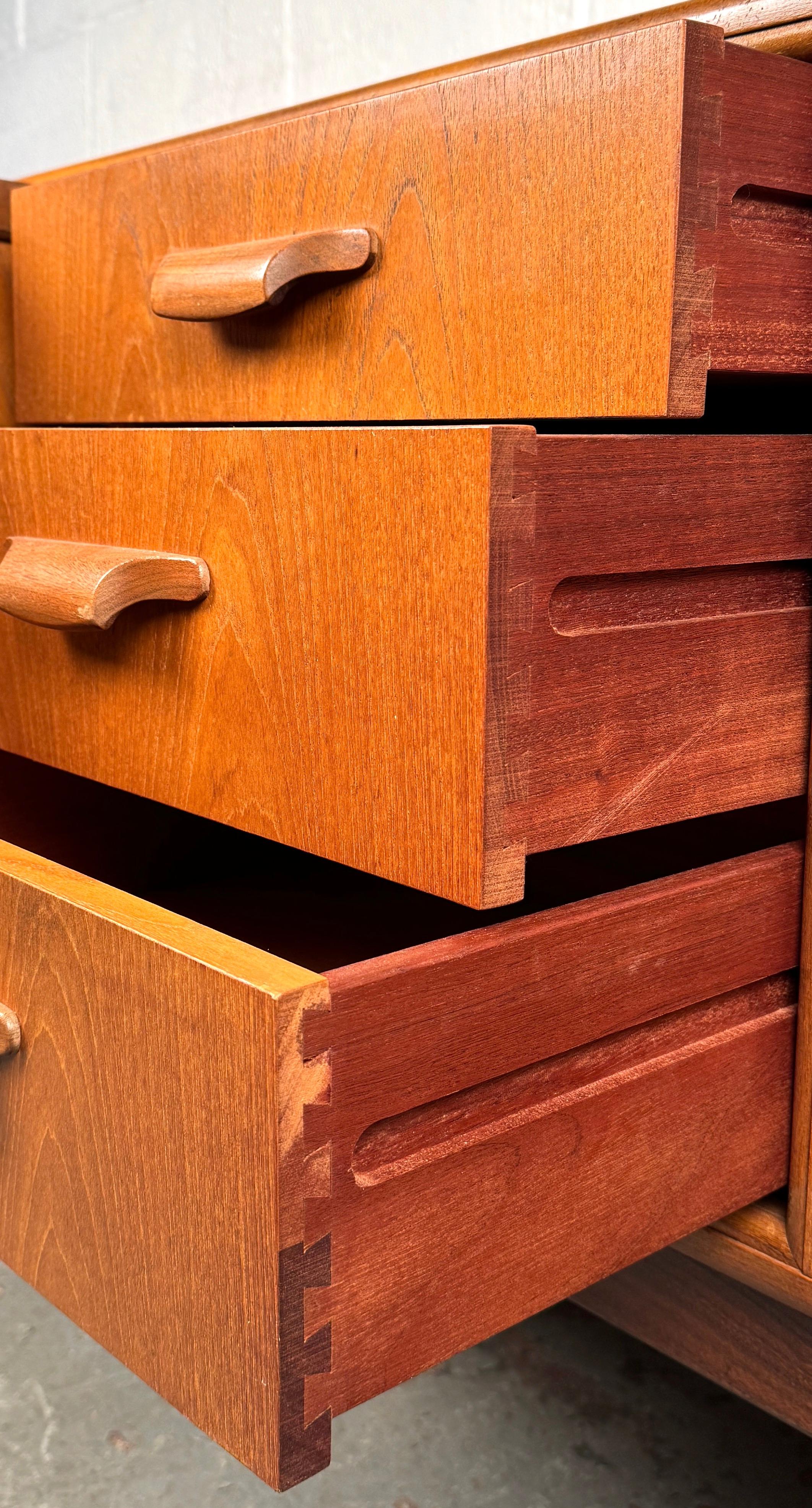 Splendida credenza G-Plan Brasilia in teak del Medioevo in vendita 8