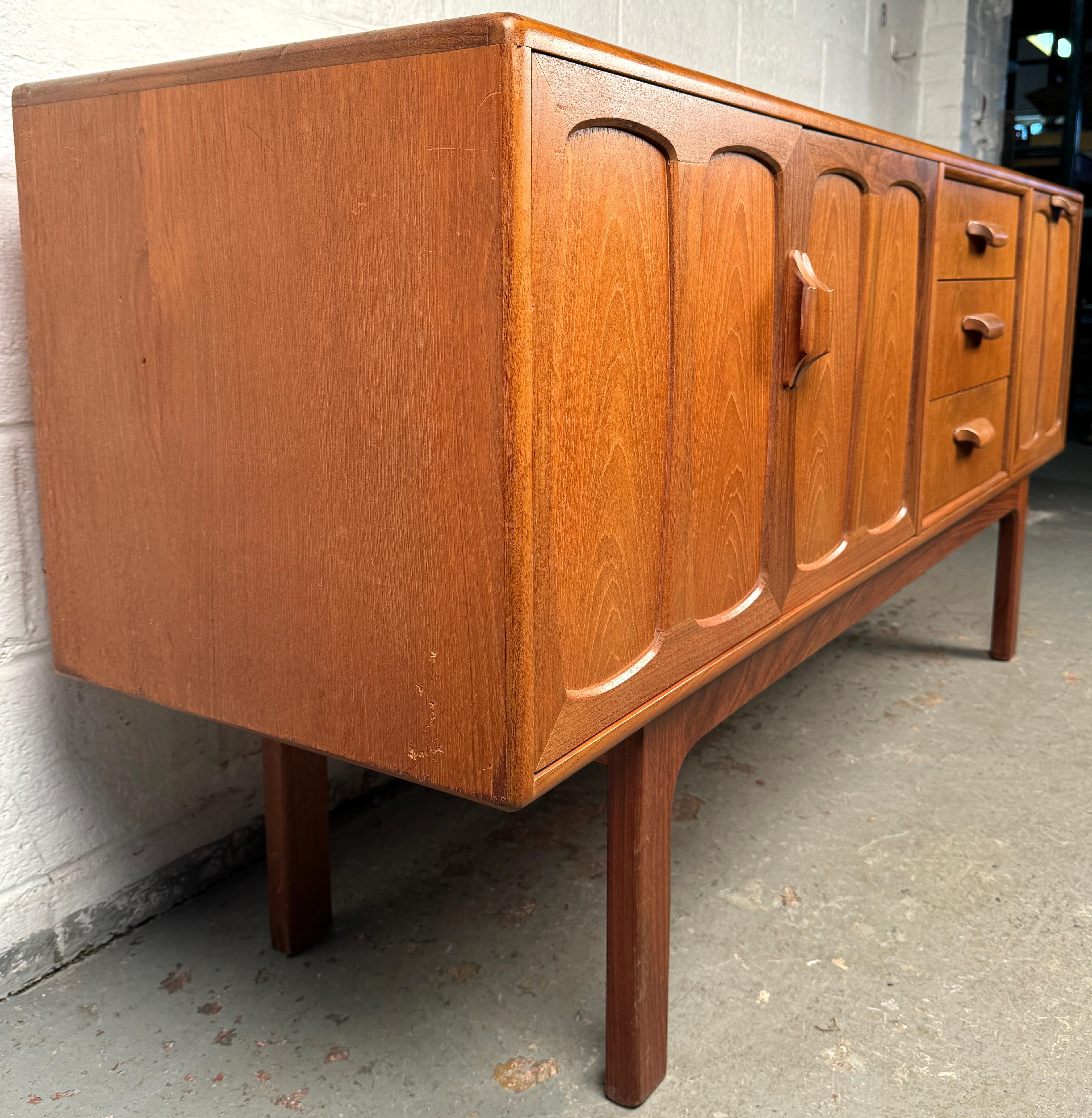 Mid-Century moderno Splendida credenza G-Plan Brasilia in teak del Medioevo in vendita