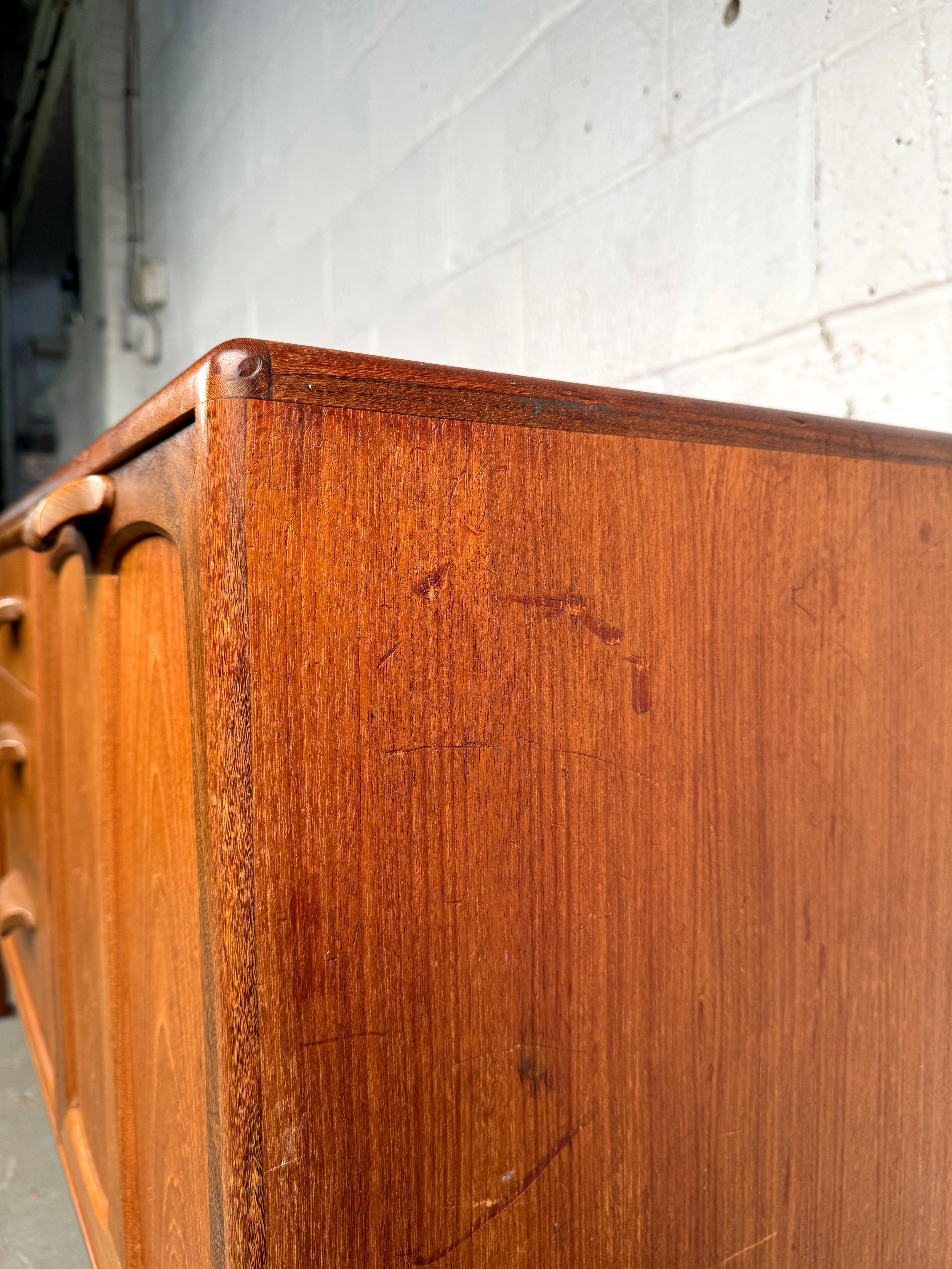 XX secolo Splendida credenza G-Plan Brasilia in teak del Medioevo in vendita