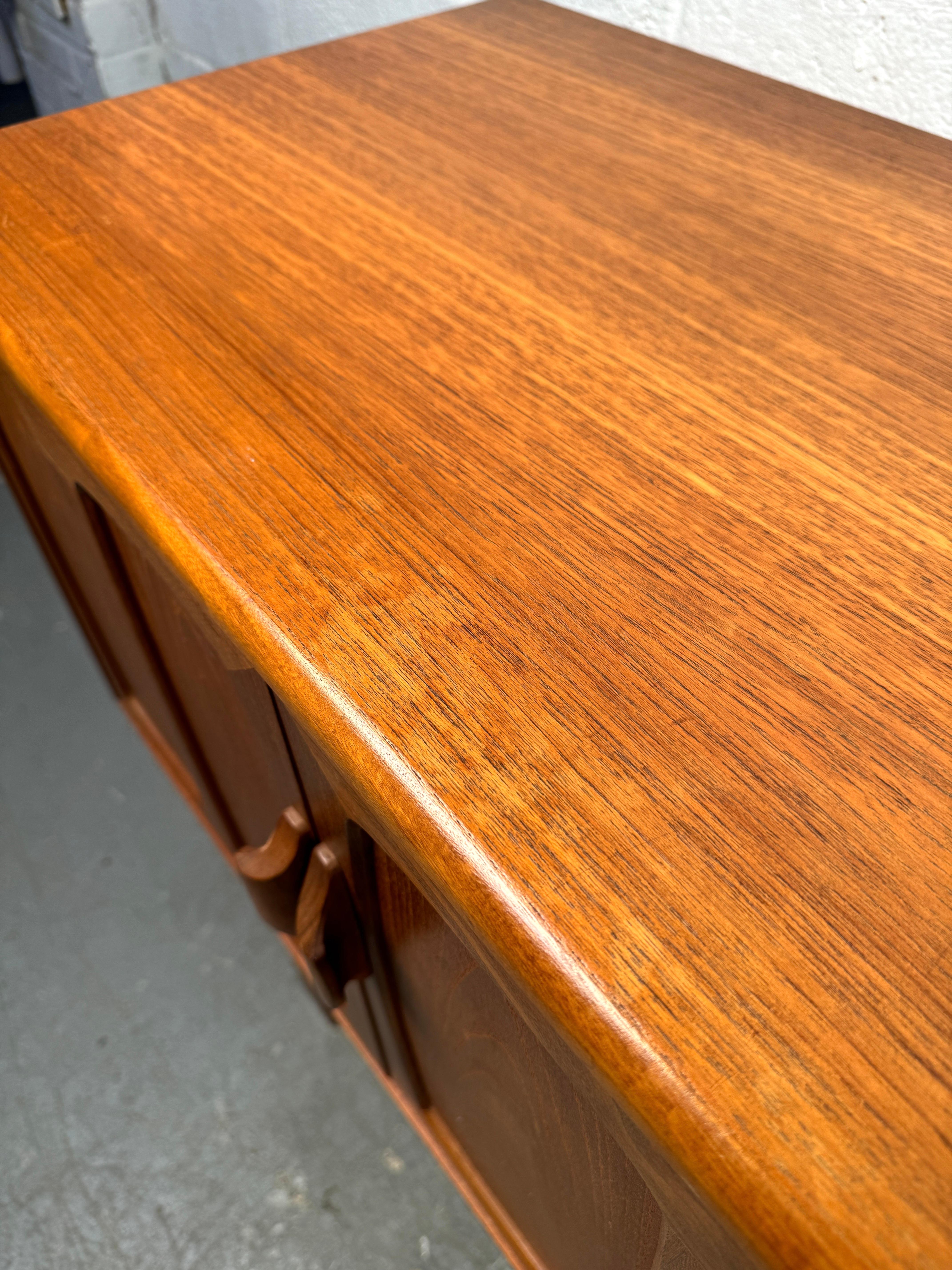 Splendida credenza G-Plan Brasilia in teak del Medioevo in vendita 3
