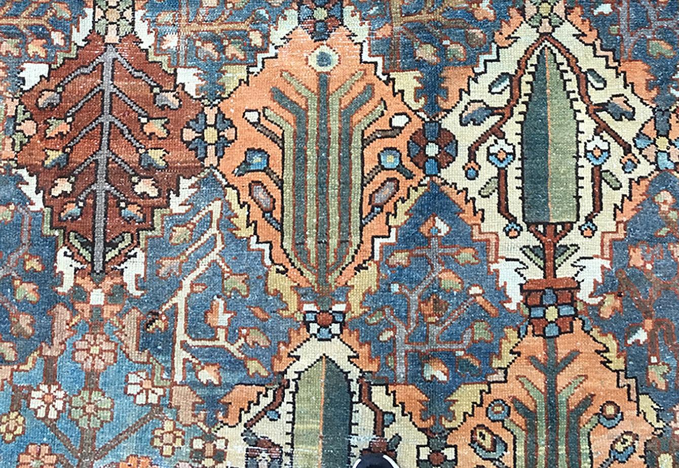 Schöner antiker persischer Bakhtiari-Teppich im Gartendesign im Angebot 3
