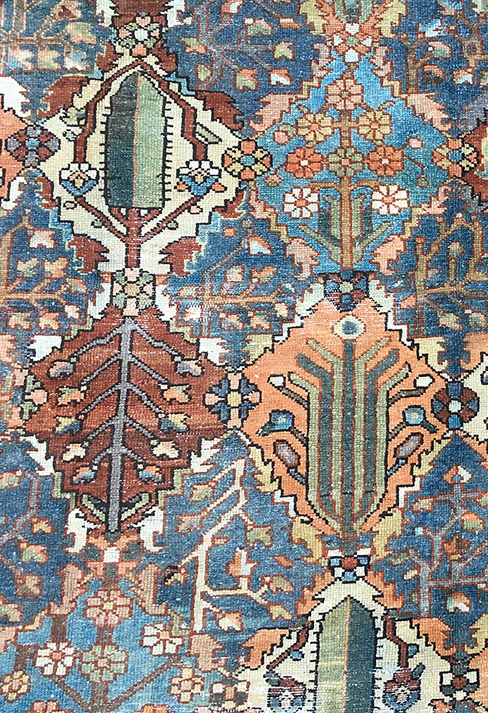 Schöner antiker persischer Bakhtiari-Teppich im Gartendesign im Angebot 2