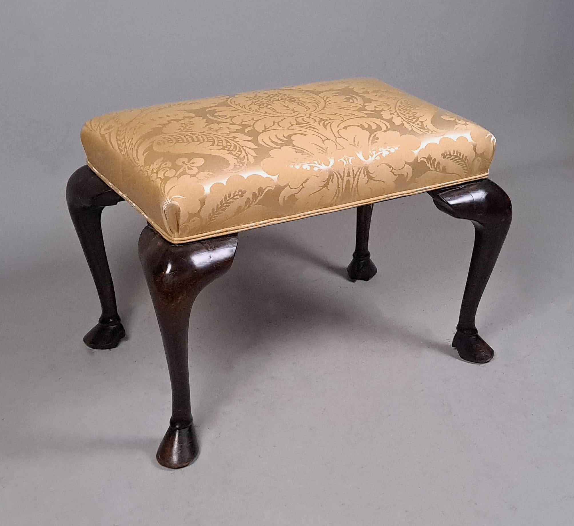 19th Century Beautiful Georgian Pony Hoof Mahogany Stool c. 1830 For Sale