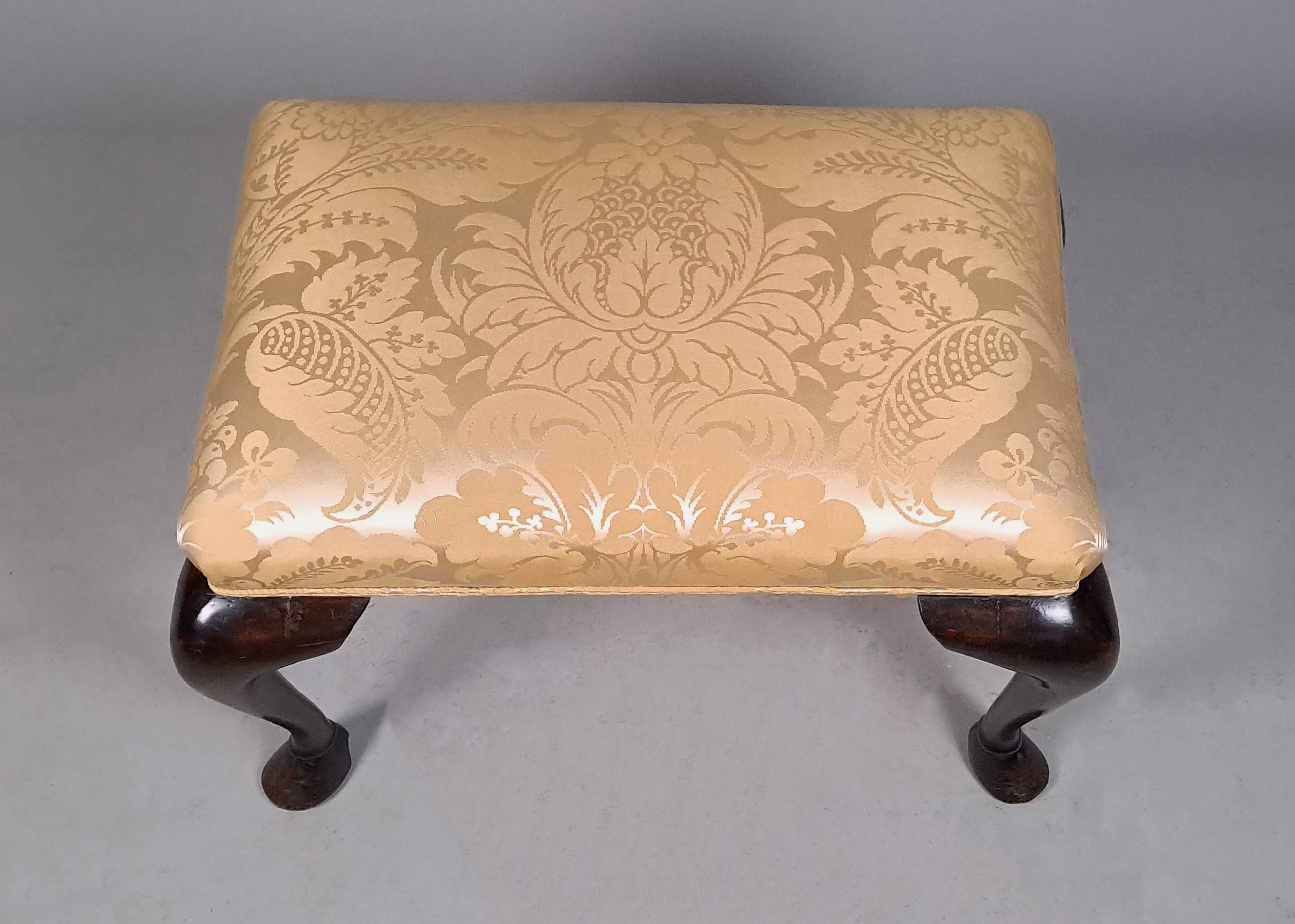 Beautiful Georgian Pony Hoof Mahogany Stool c. 1830 For Sale 1