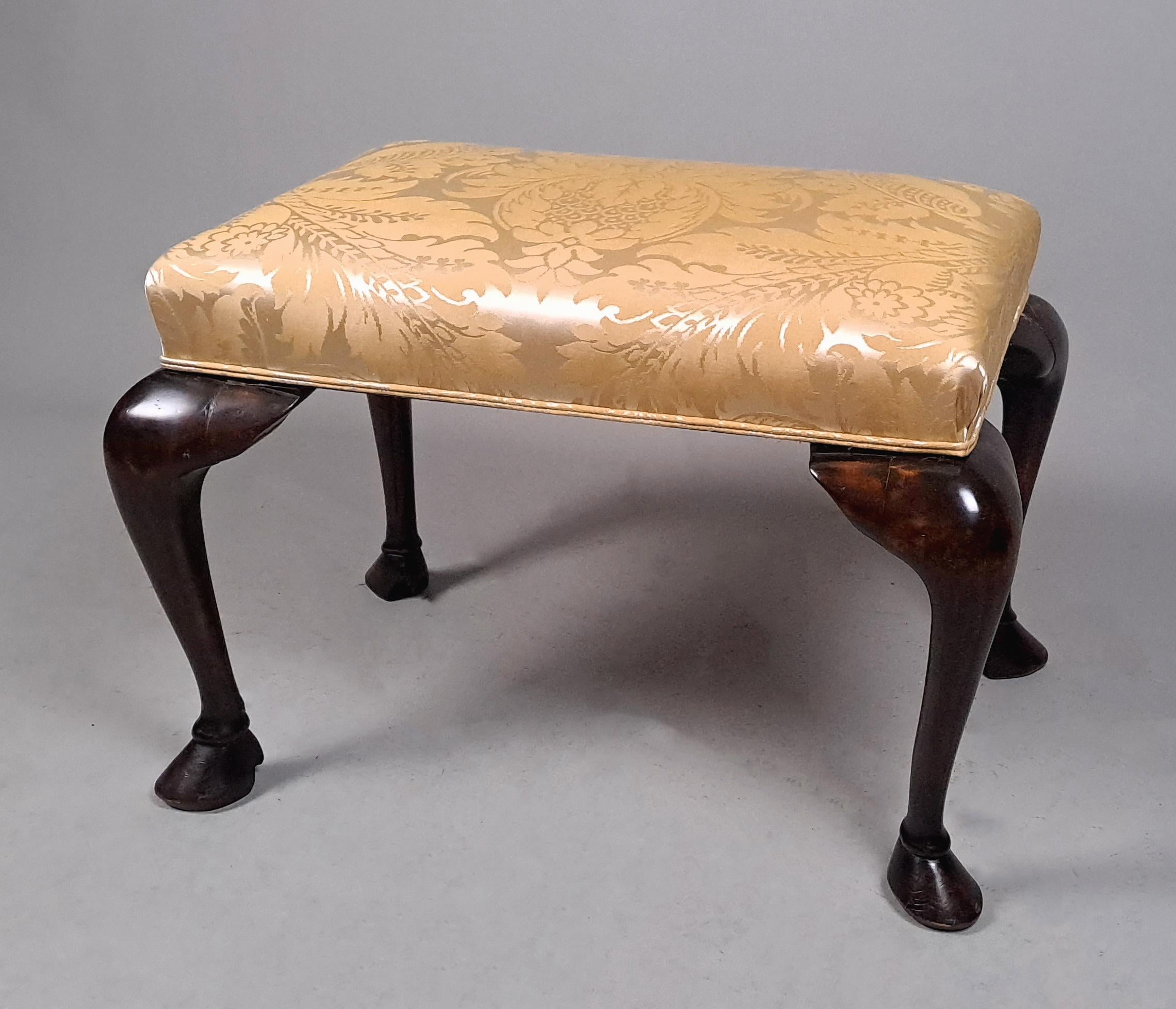 Beautiful Georgian Pony Hoof Mahogany Stool c. 1830 For Sale 3