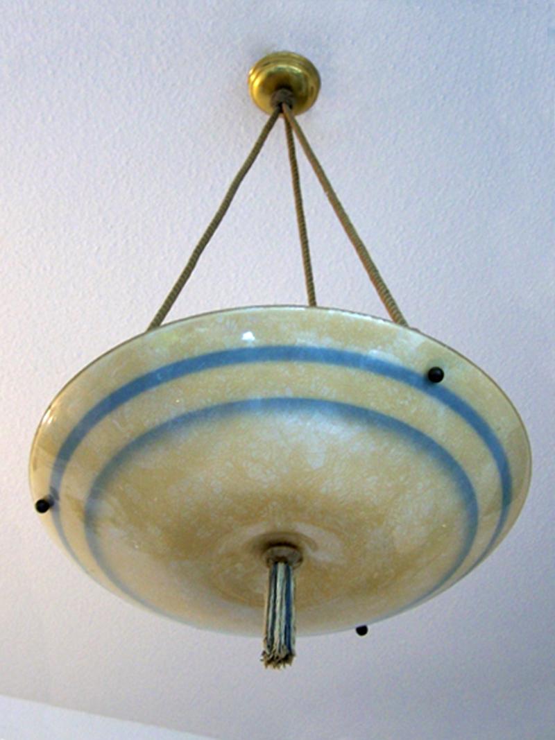 Bellissima e rara lampada a sospensione in vetro e ottone Art Deco.
Germania 1920/1930
   
