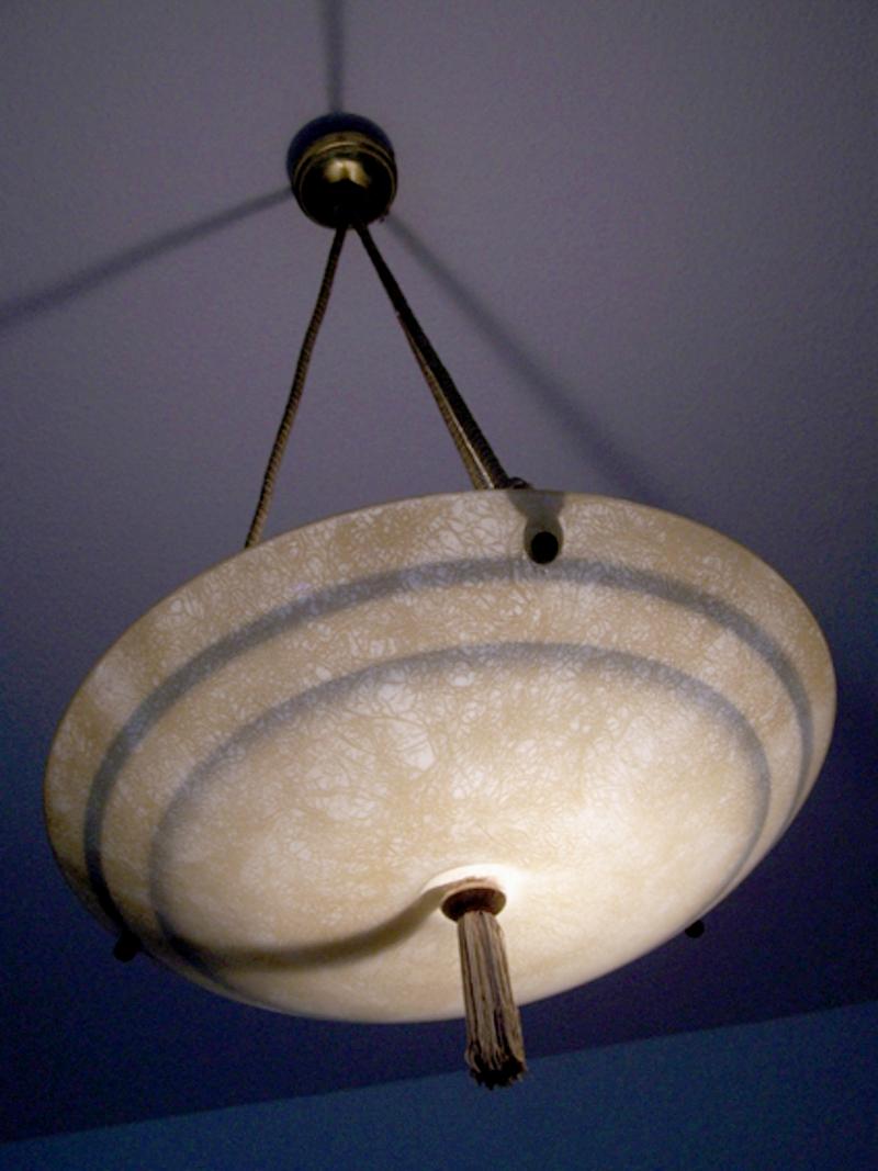 XX secolo Bellissima lampada a sospensione da soffitto in vetro Art Deco tedesco in vendita