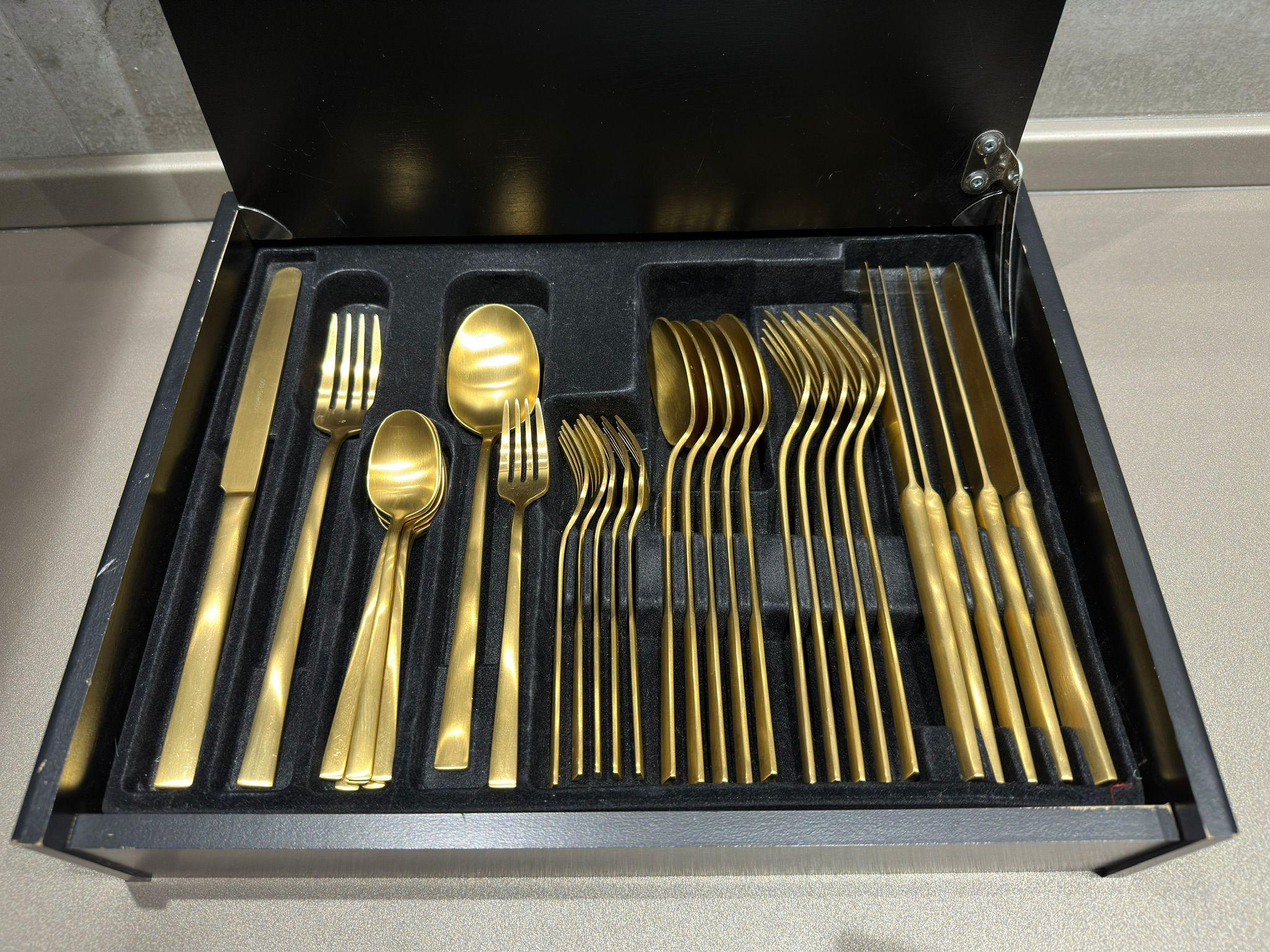 Beautiful German Cutlery for 12 People 20th Century For Sale 1