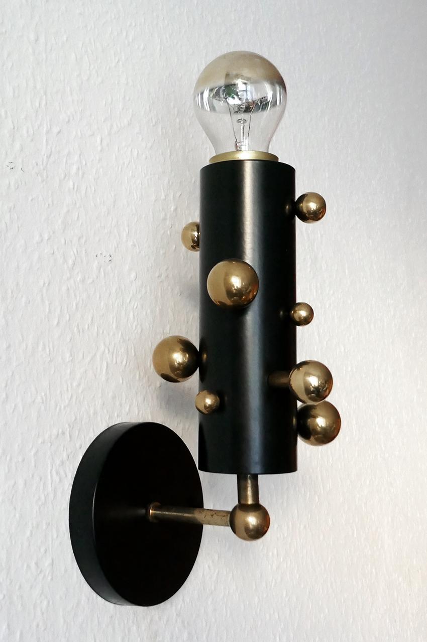 Allemand Magnifique plafonnier à tubes sculptural allemand en laiton bullé en vente