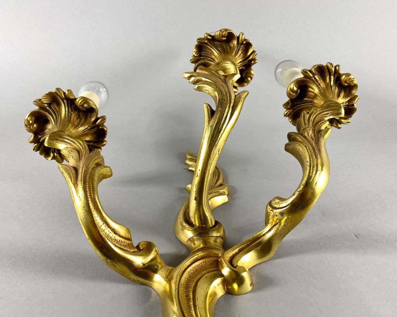 Beautiful Gilt Bronze Wall Sconce in Rococo Style, Vintage In Excellent Condition For Sale In Bastogne, BE