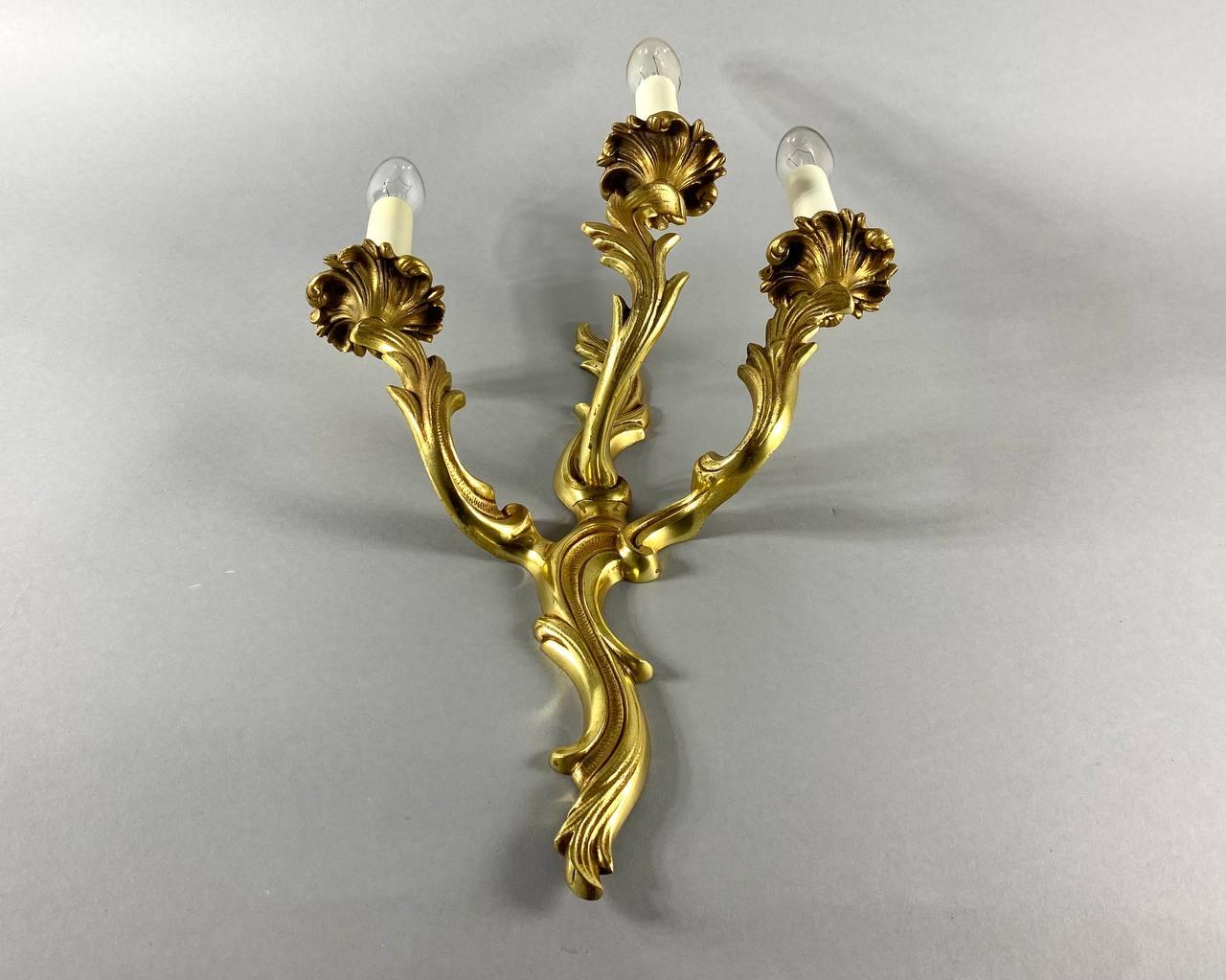 Beautiful Gilt Bronze Wall Sconce in Rococo Style, Vintage For Sale 2