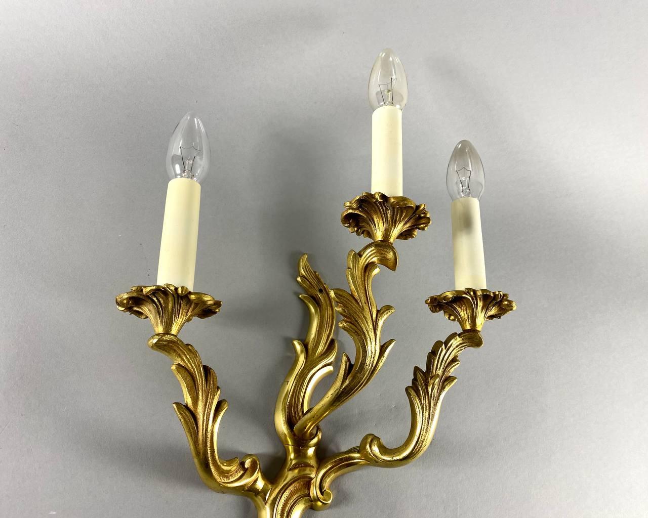 Beautiful Gilt Bronze Wall Sconce in Rococo Style, Vintage For Sale 4