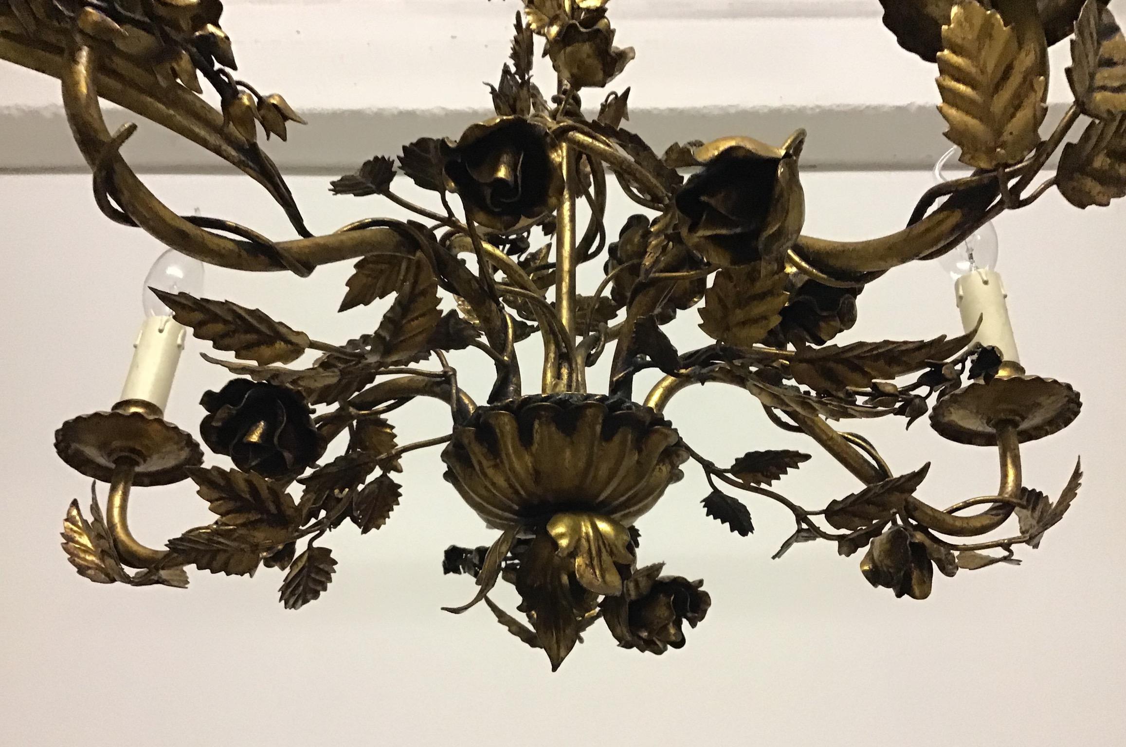  Italian Gilt Iron Leaves and Roses Chandelier, circa 1940s For Sale 1