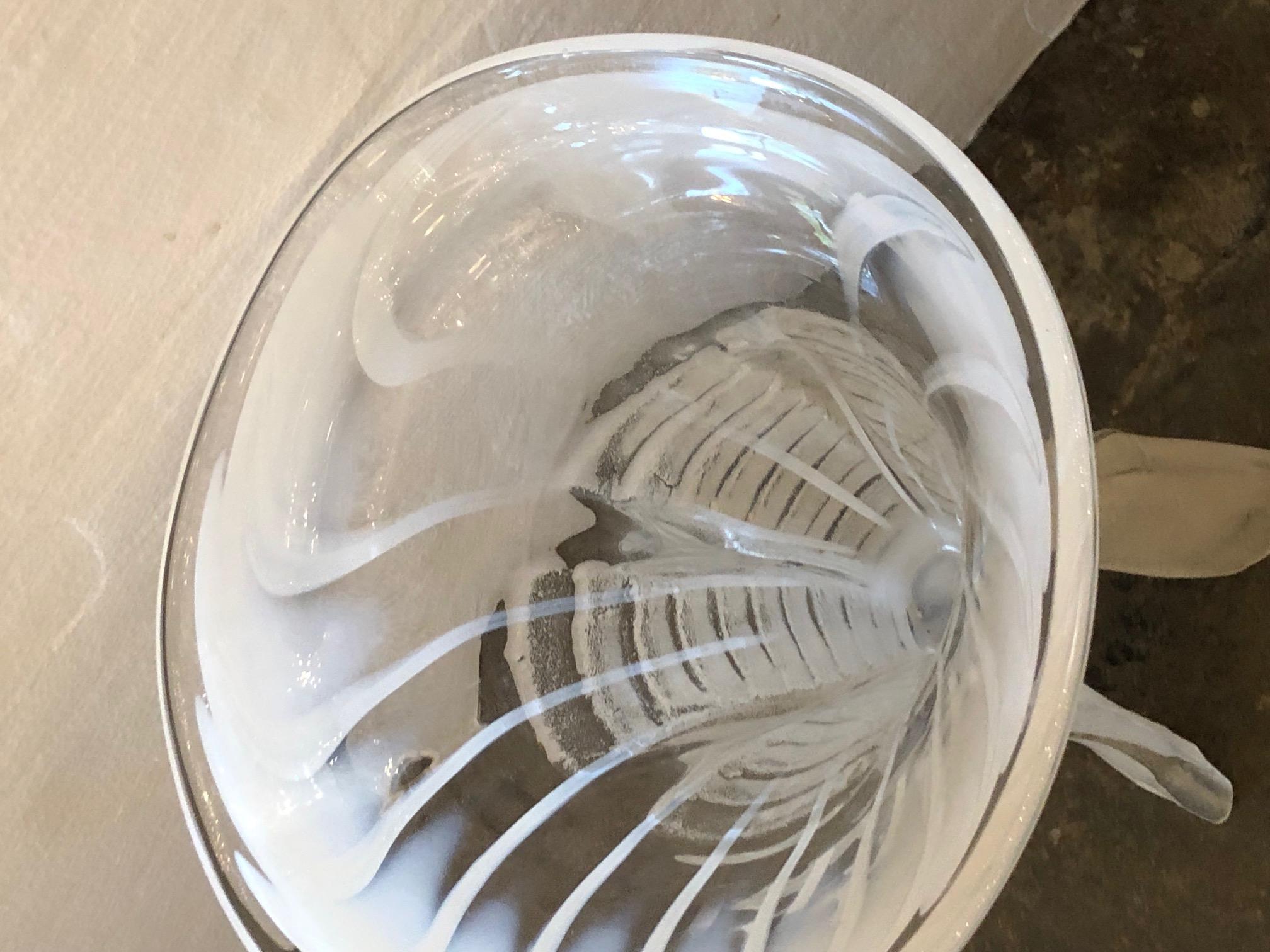 Beautiful Glass Center Piece In Excellent Condition For Sale In Dallas, TX