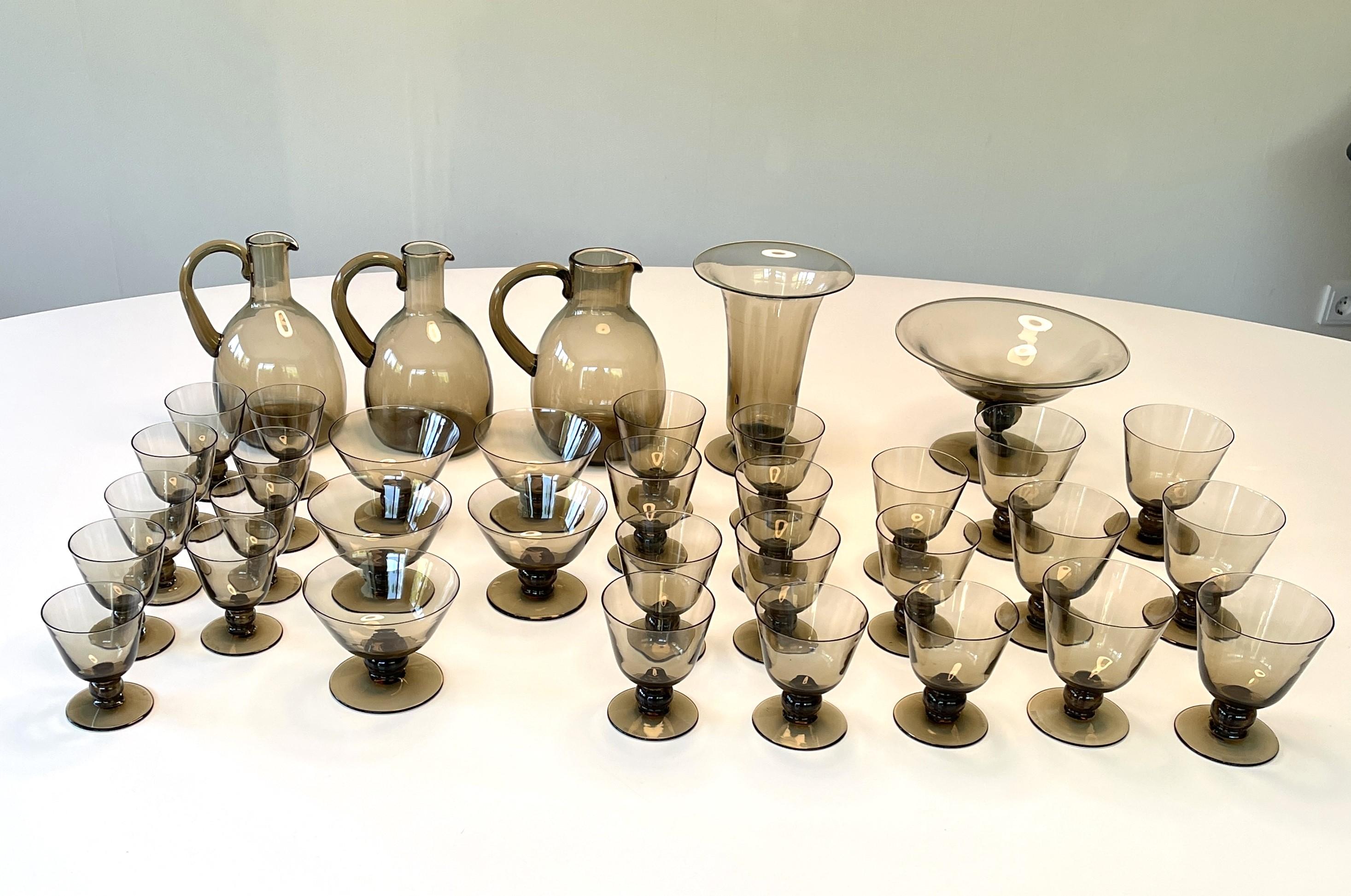 designer glasses set signed Daum smoked glass 36 pieces - 1950s

This 36-piece bar set by Daum Nancy is in good condition. This item is an original from its time (not a reproduction). The set is in good condition. 

Further mesures:

9x small